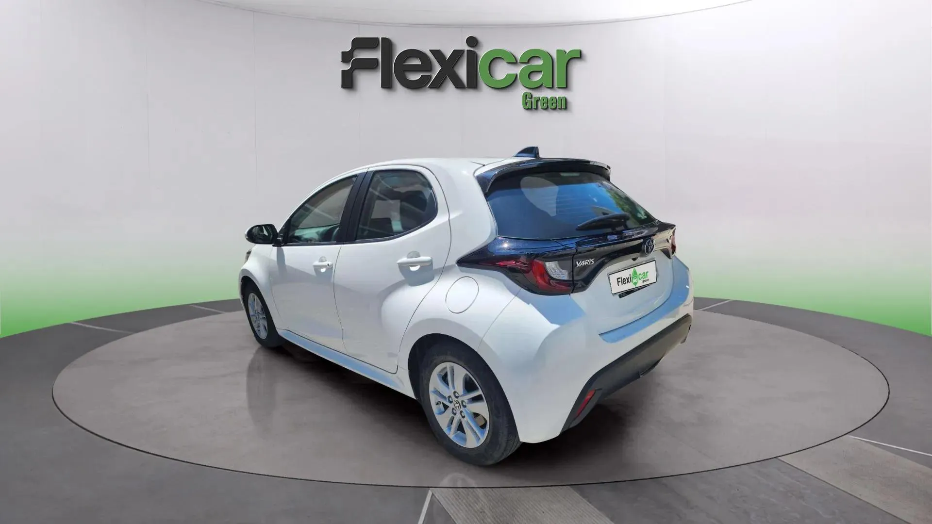 Toyota Yaris 1.5 120H Style - foto 25