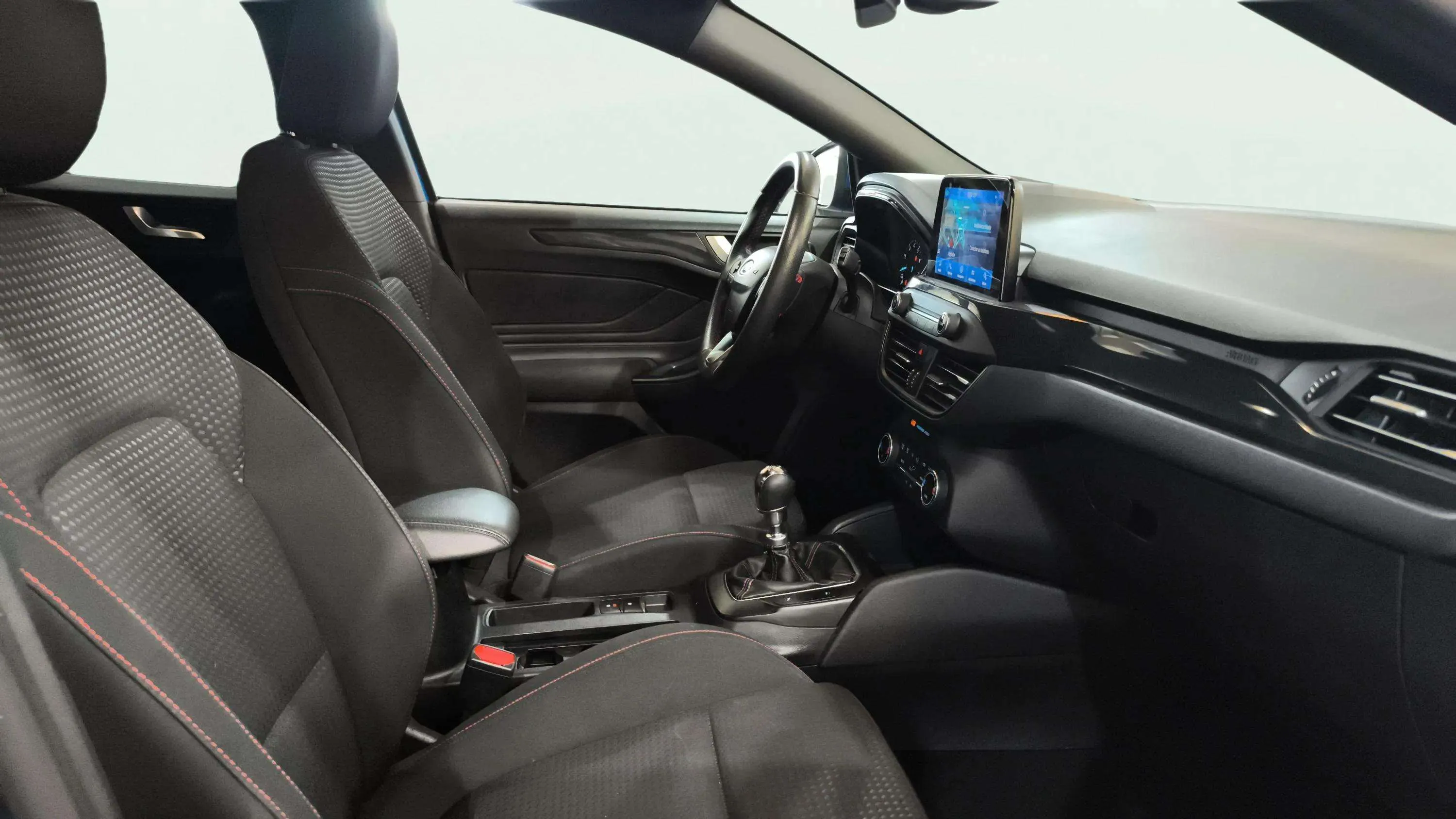 Ford Focus 1.0 EcoBoost ST-Line - foto 12