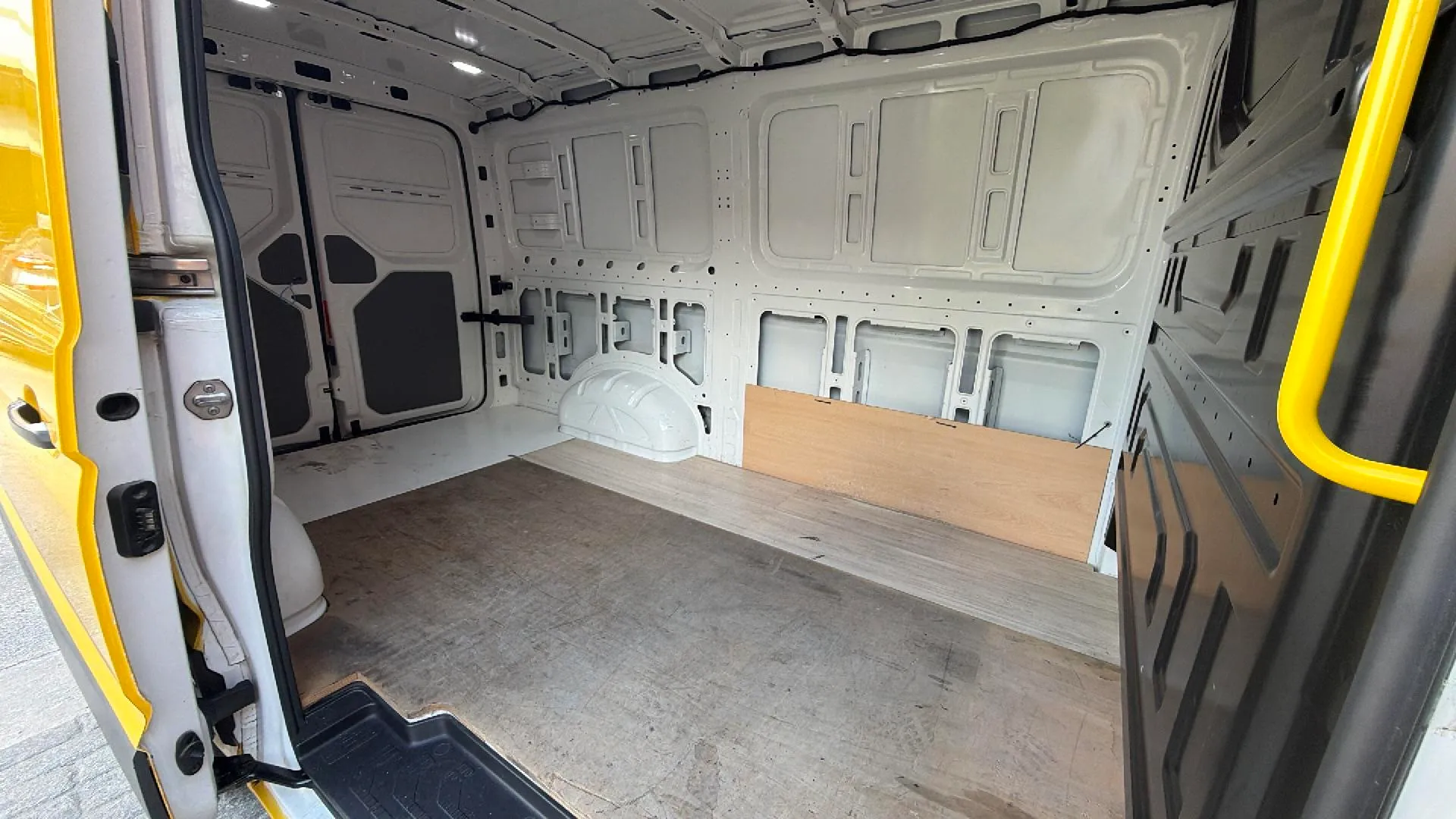 Volkswagen Crafter 30 Furgón BM TN L3H2 2.0TDI - foto 17