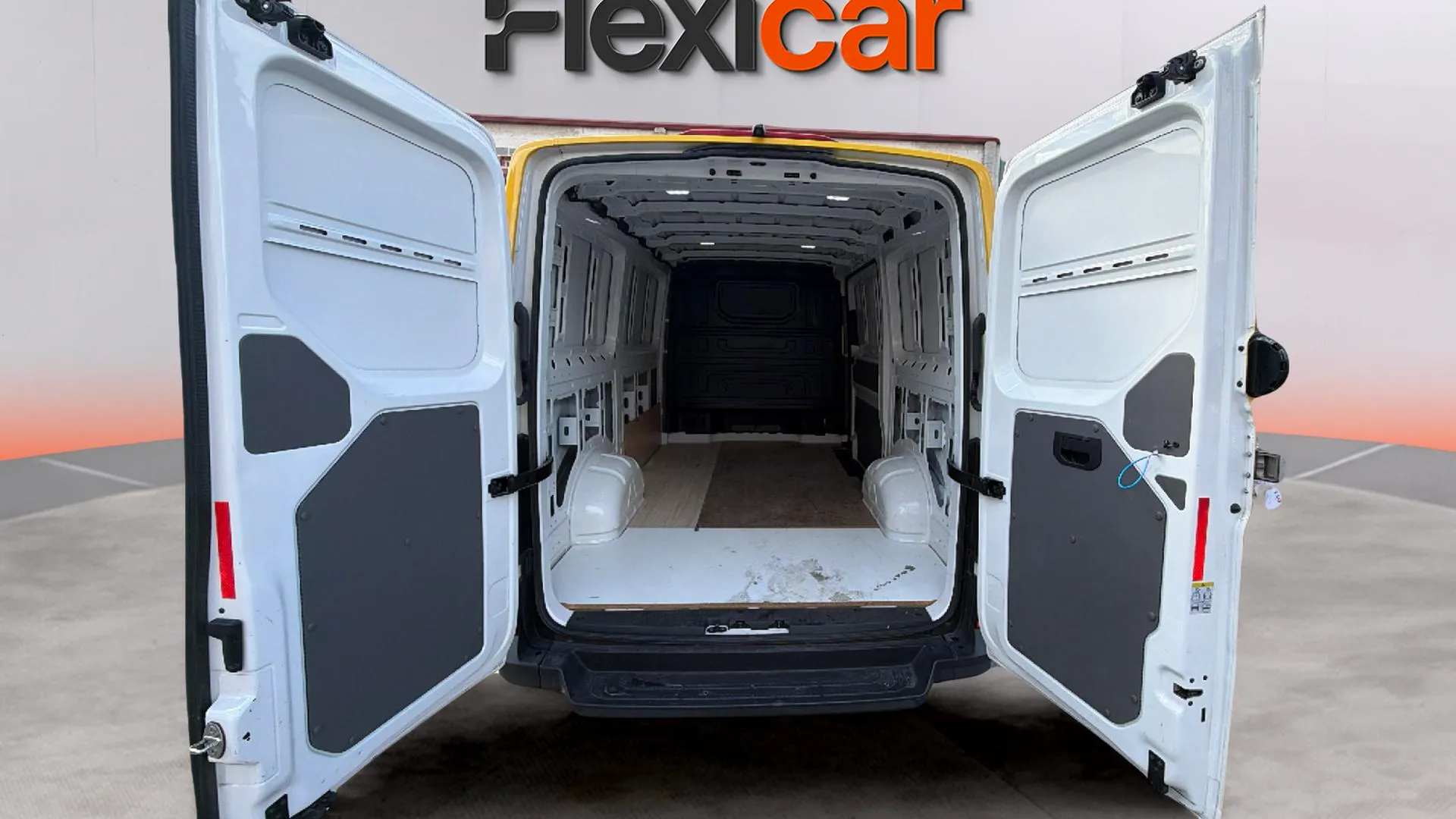 Volkswagen Crafter 30 Furgón BM TN L3H2 2.0TDI - foto 18