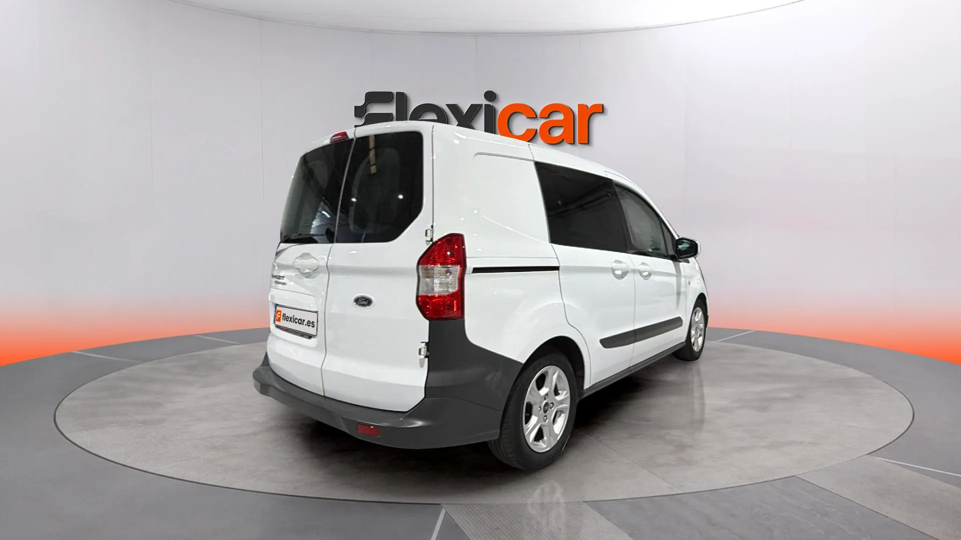 Ford Tourneo Courier 1.5 TDCi Ambiente - foto 7