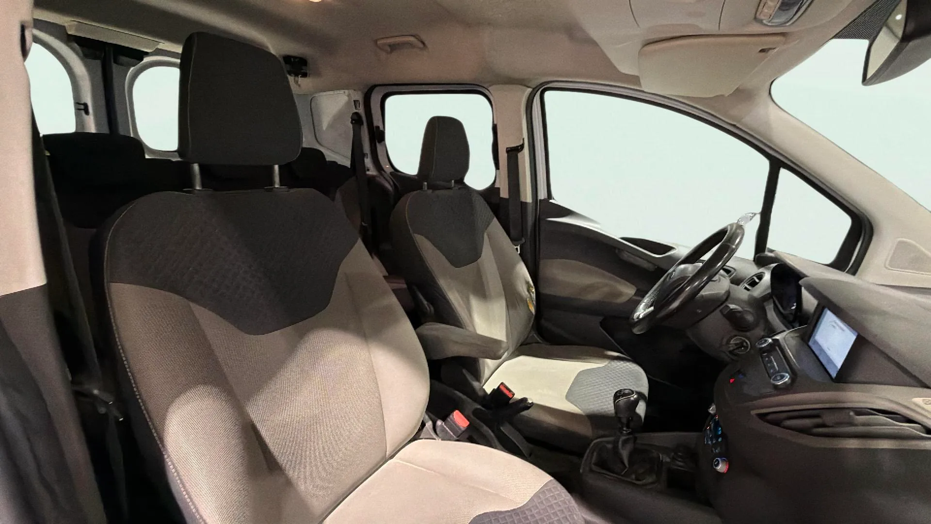 Ford Tourneo Courier 1.5 TDCi Ambiente - foto 15