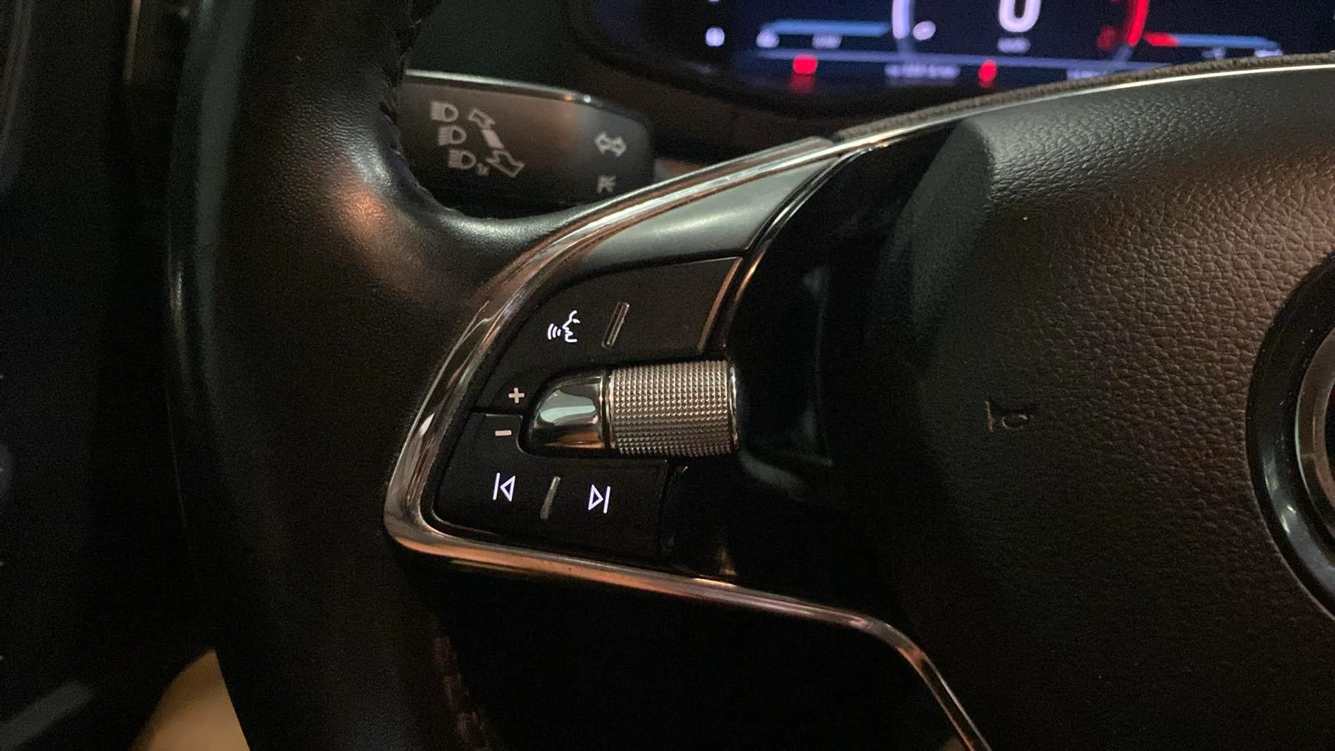 Škoda Karoq 2.0 TDI DSG 4x4 Ambition - foto 15