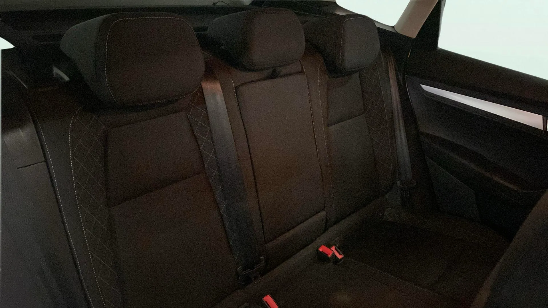 Škoda Karoq 2.0 TDI DSG 4x4 Ambition - foto 27