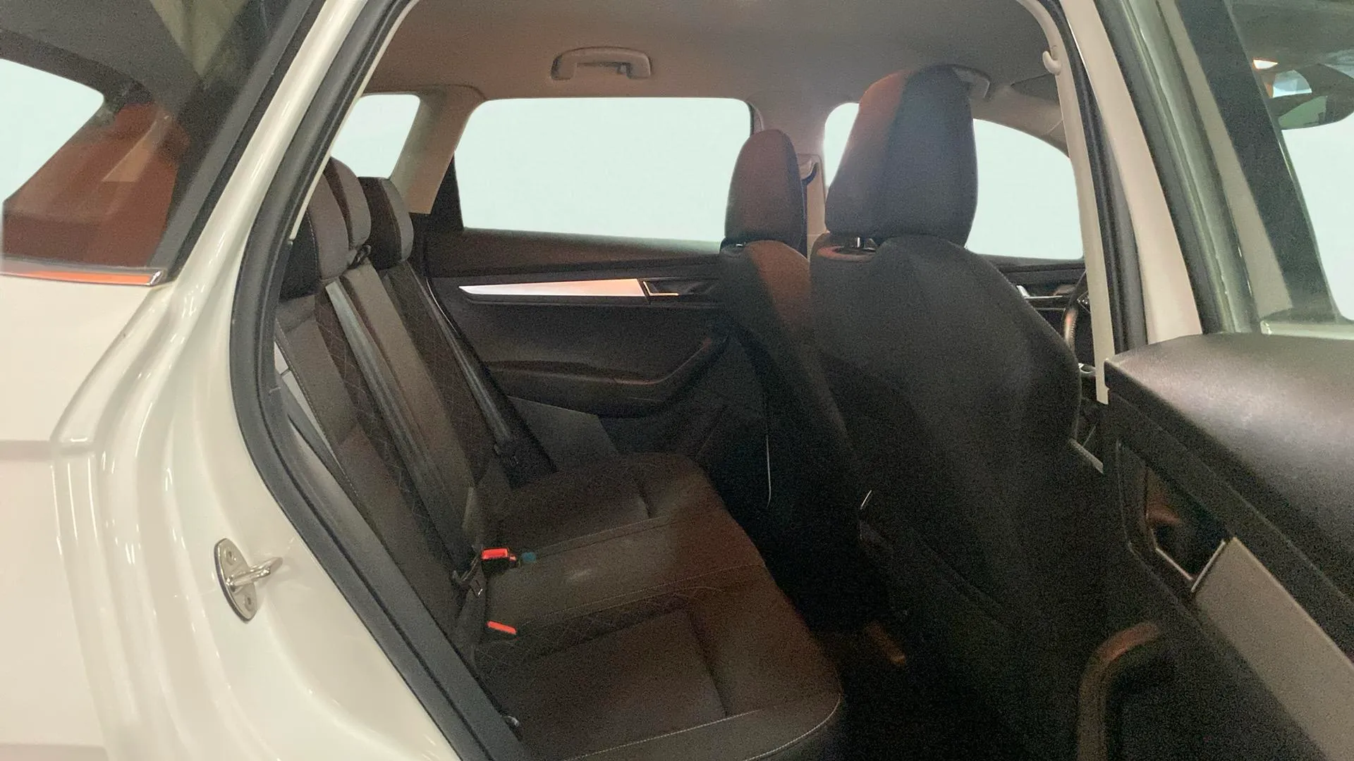 Škoda Karoq 2.0 TDI DSG 4x4 Ambition - foto 28