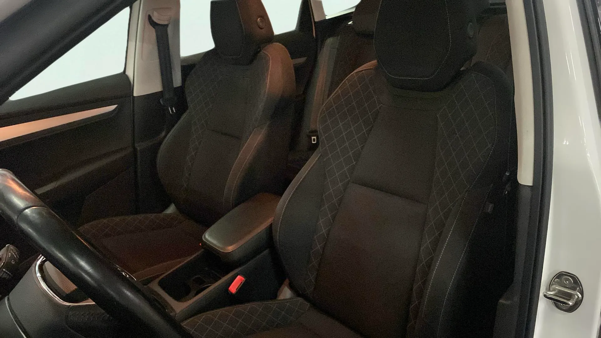 Škoda Karoq 2.0 TDI DSG 4x4 Ambition - foto 26