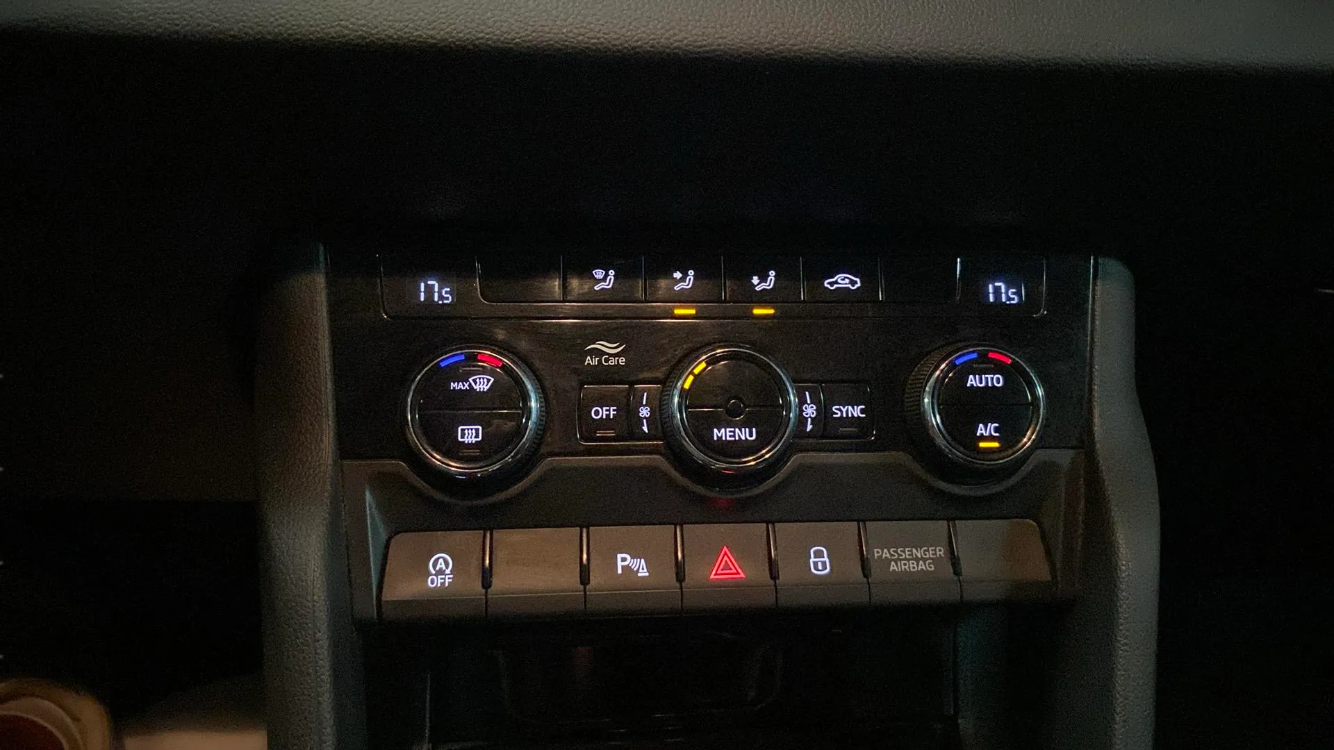 Škoda Karoq 2.0 TDI DSG 4x4 Ambition - foto 24