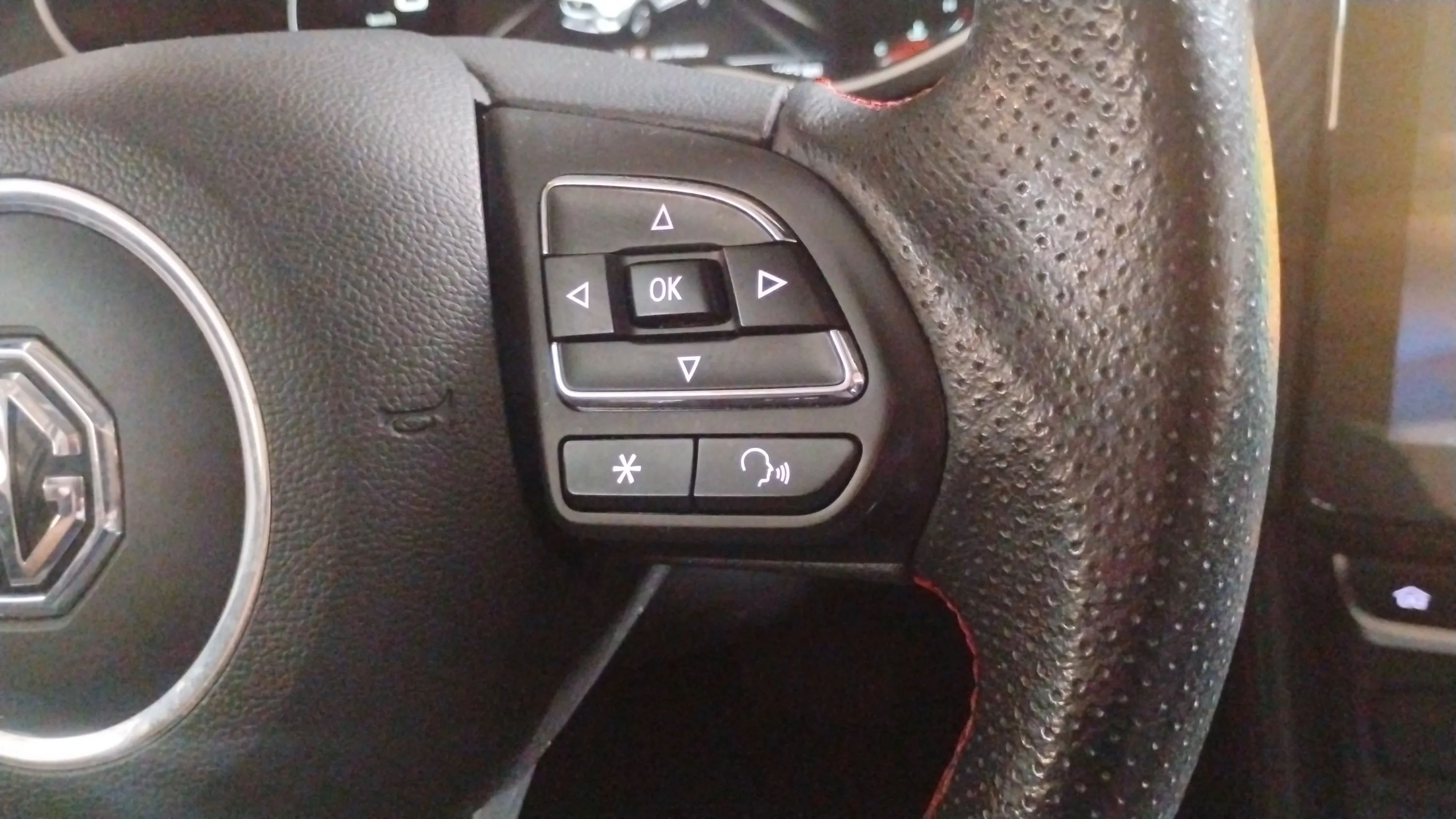 MG ZS 1.0T Luxury - foto 15