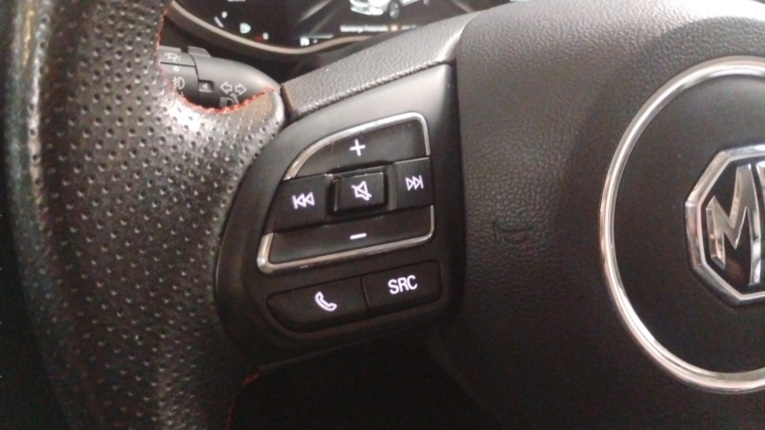 MG ZS 1.0T Luxury - foto 14