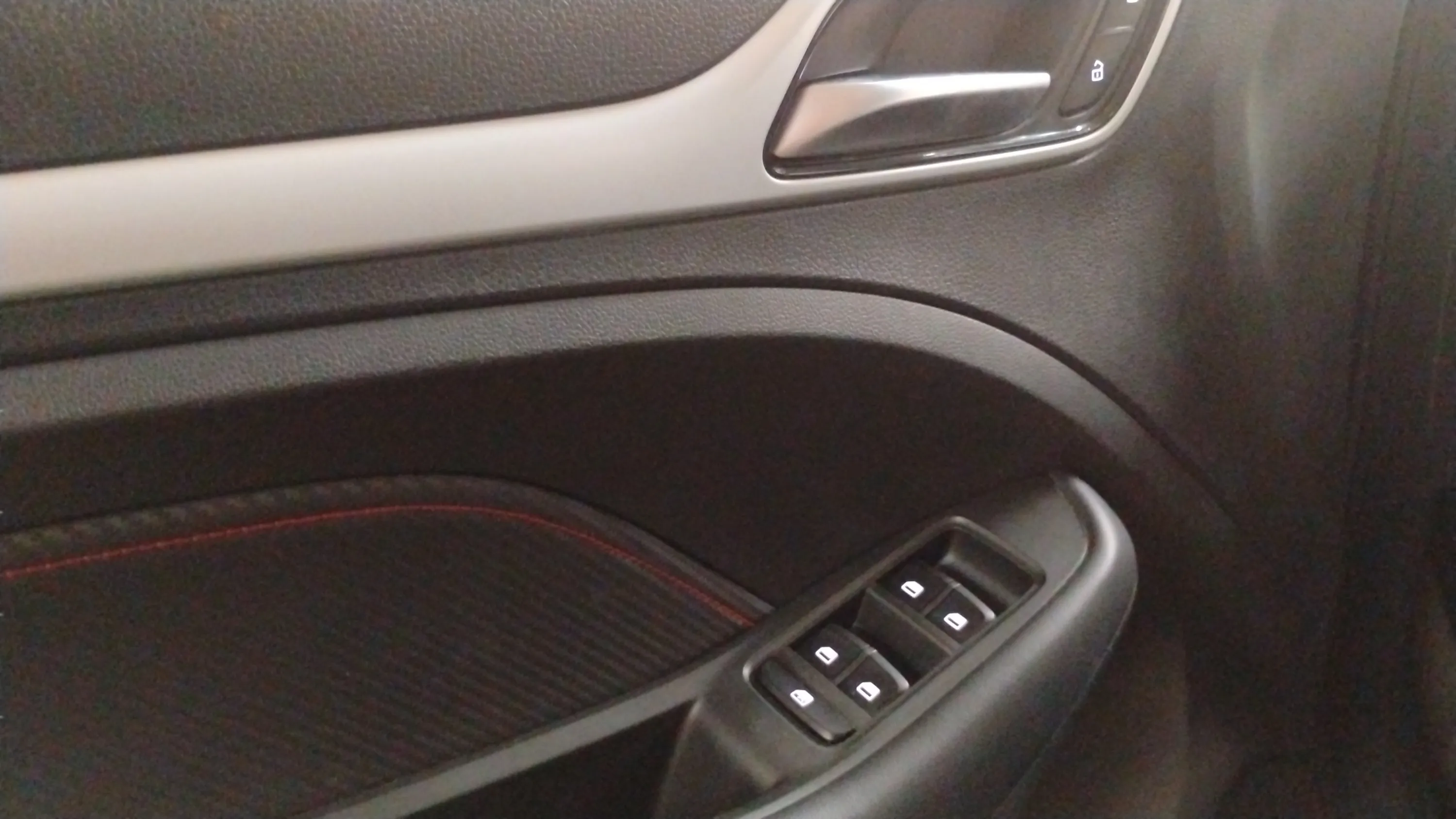 MG ZS 1.0T Luxury - foto 12