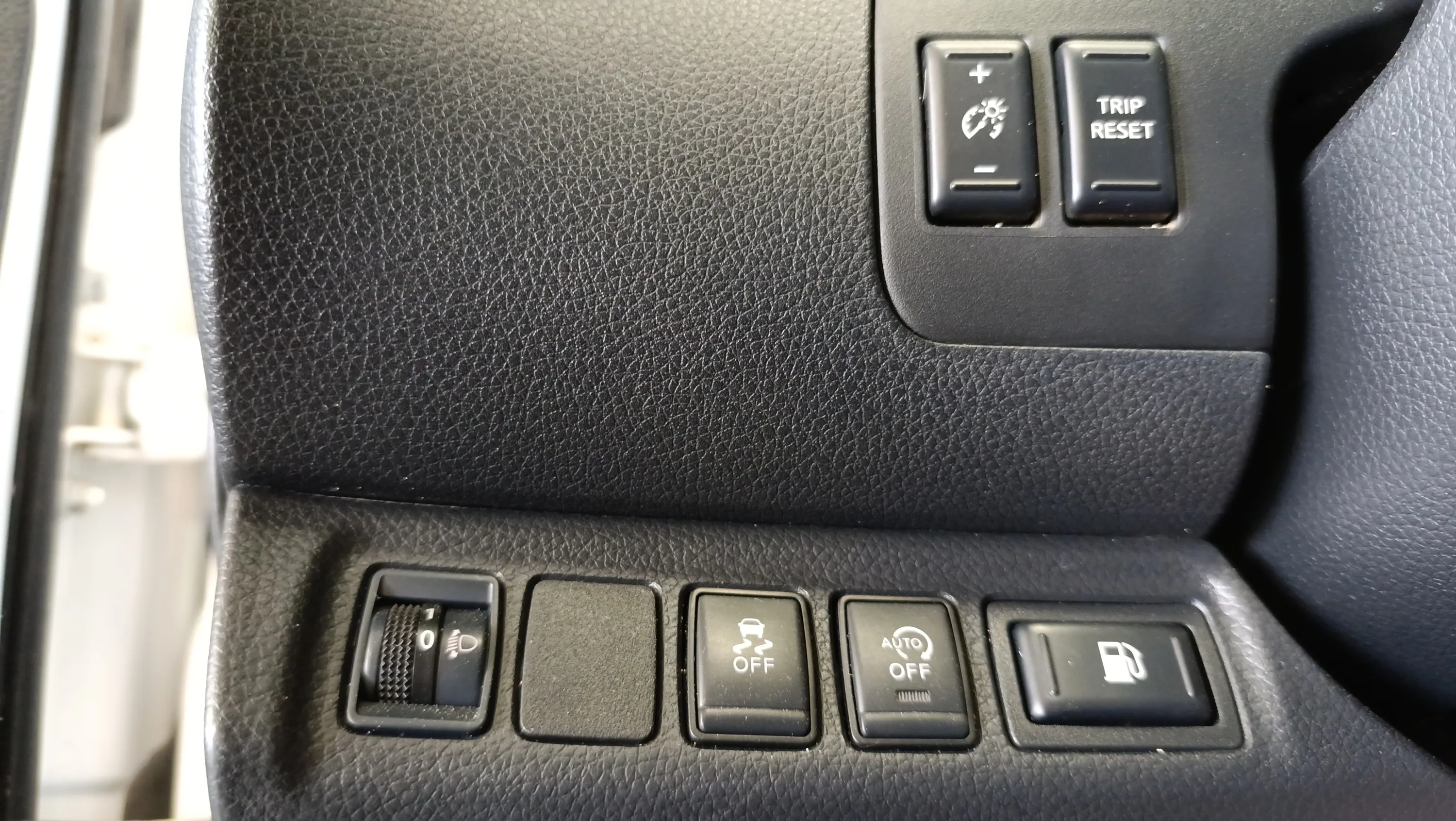 Nissan Navara 2300 - foto 25