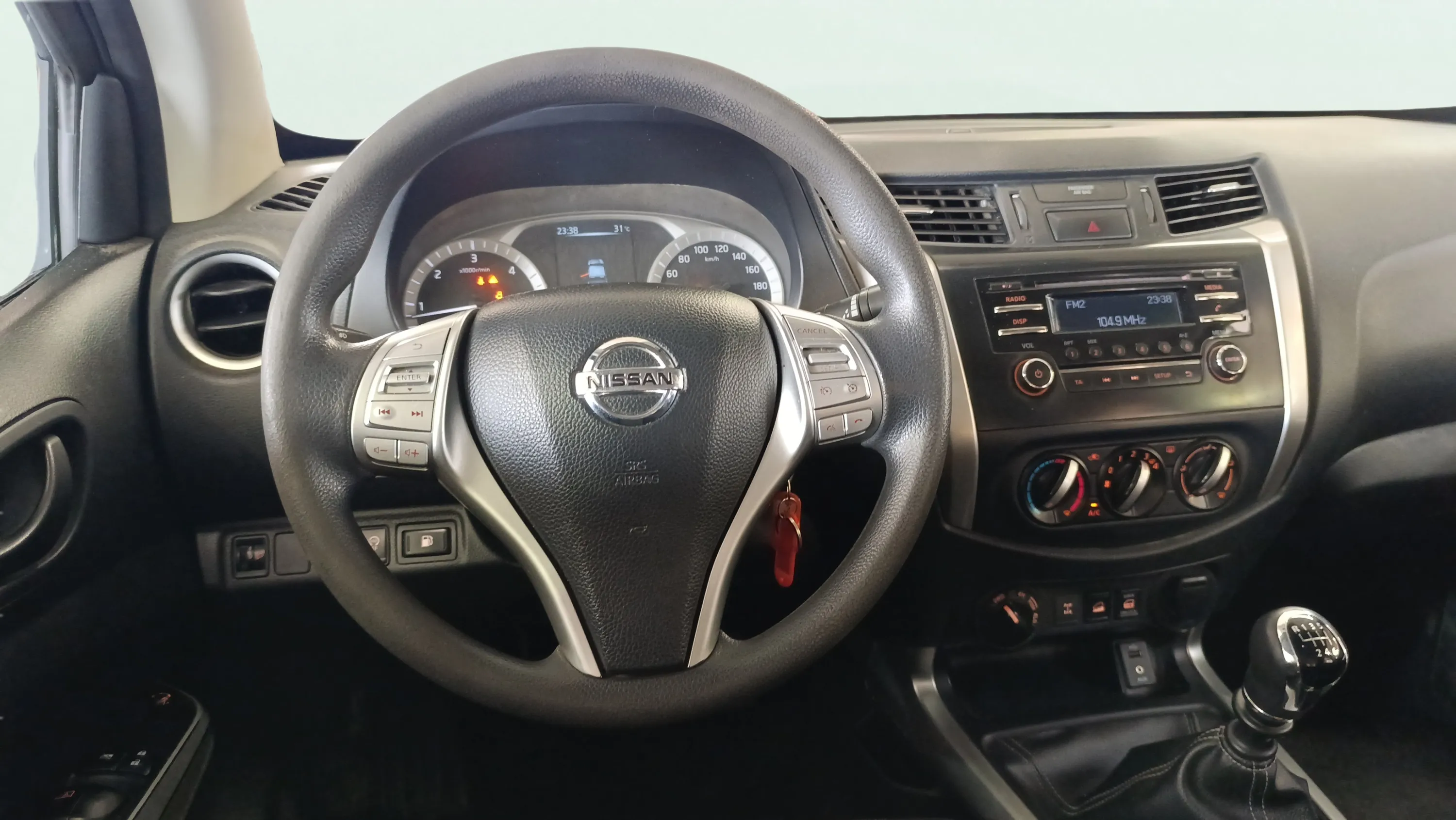 Nissan Navara 2300 - foto 10