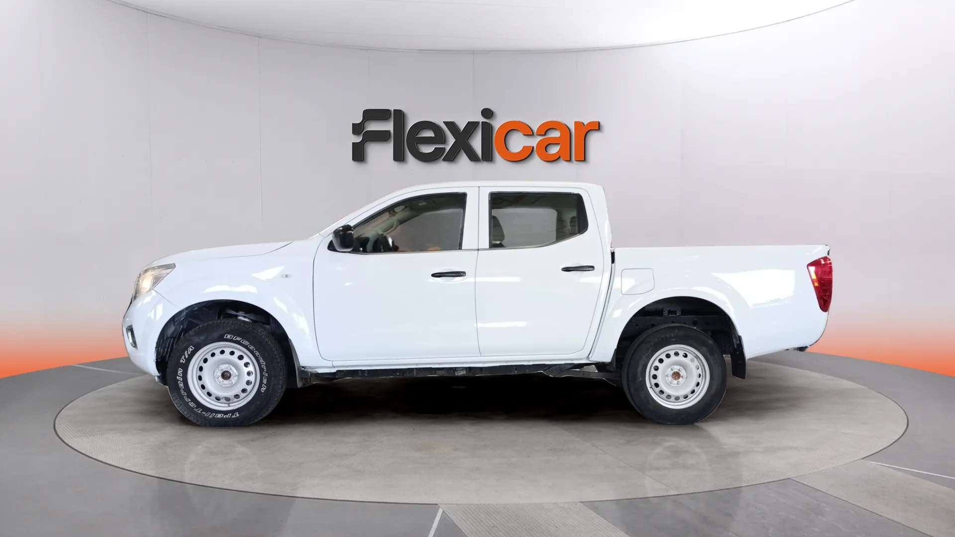 Nissan Navara 2300 - foto 6