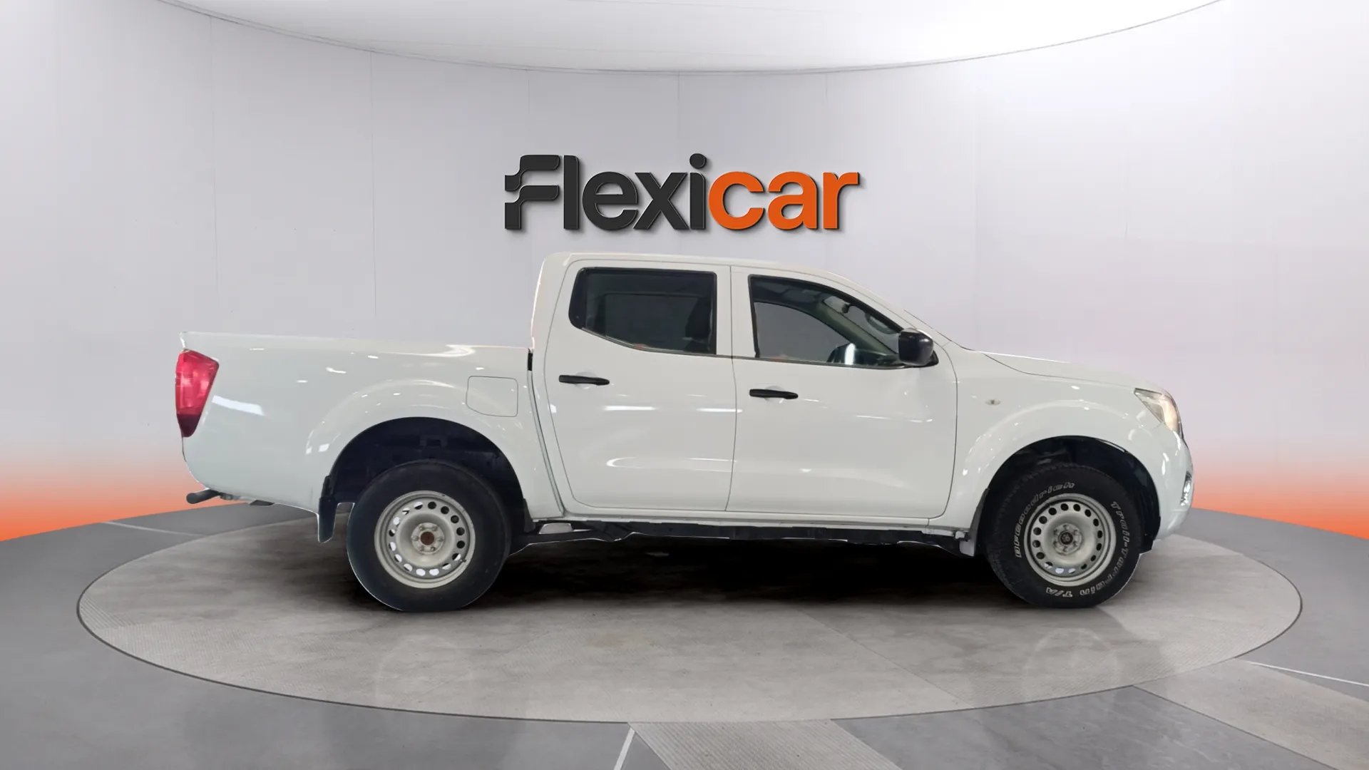 Nissan Navara 2300 - foto 2