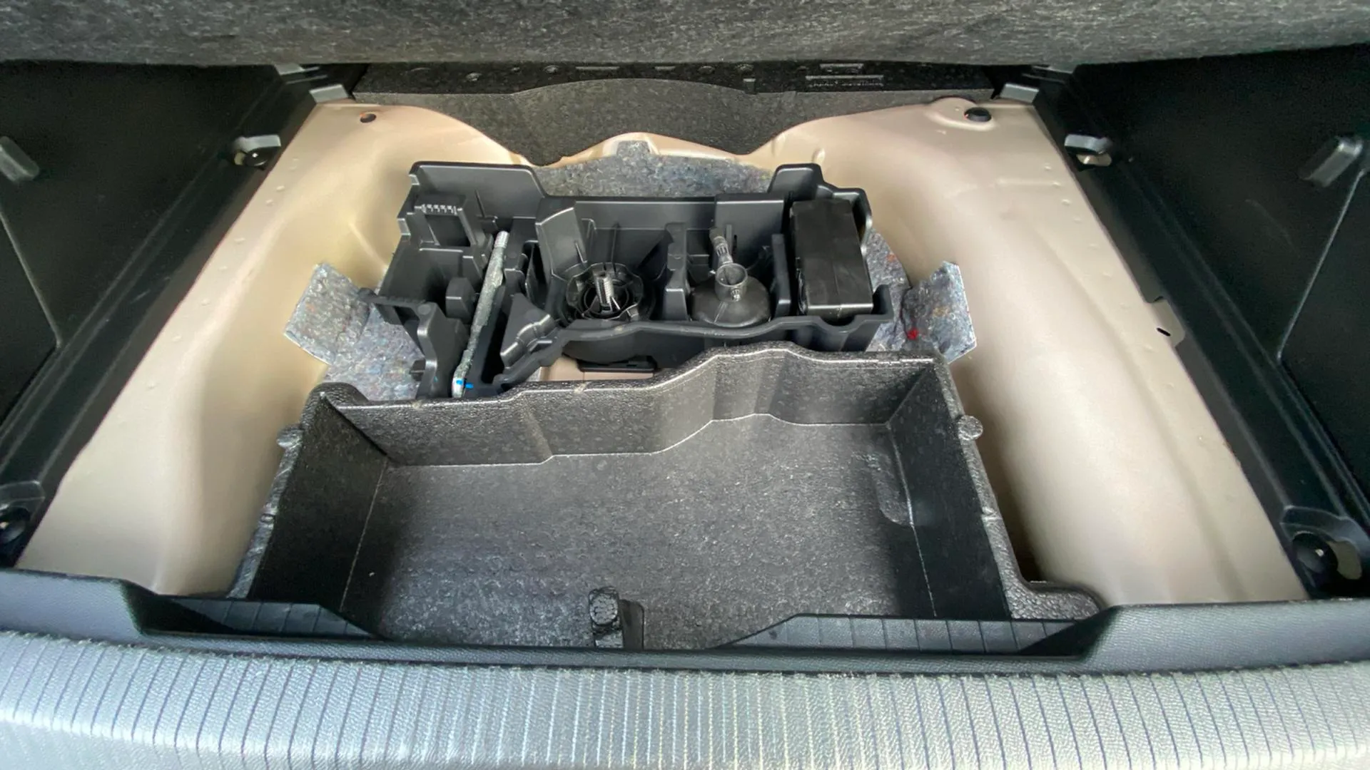 Peugeot 2008 Active Pack PureTech 100 BVM6 - foto 17