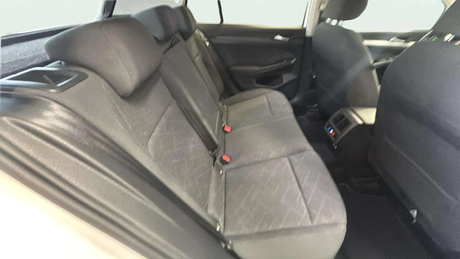 Volkswagen Golf 1.0 eTSI DSG - foto 15