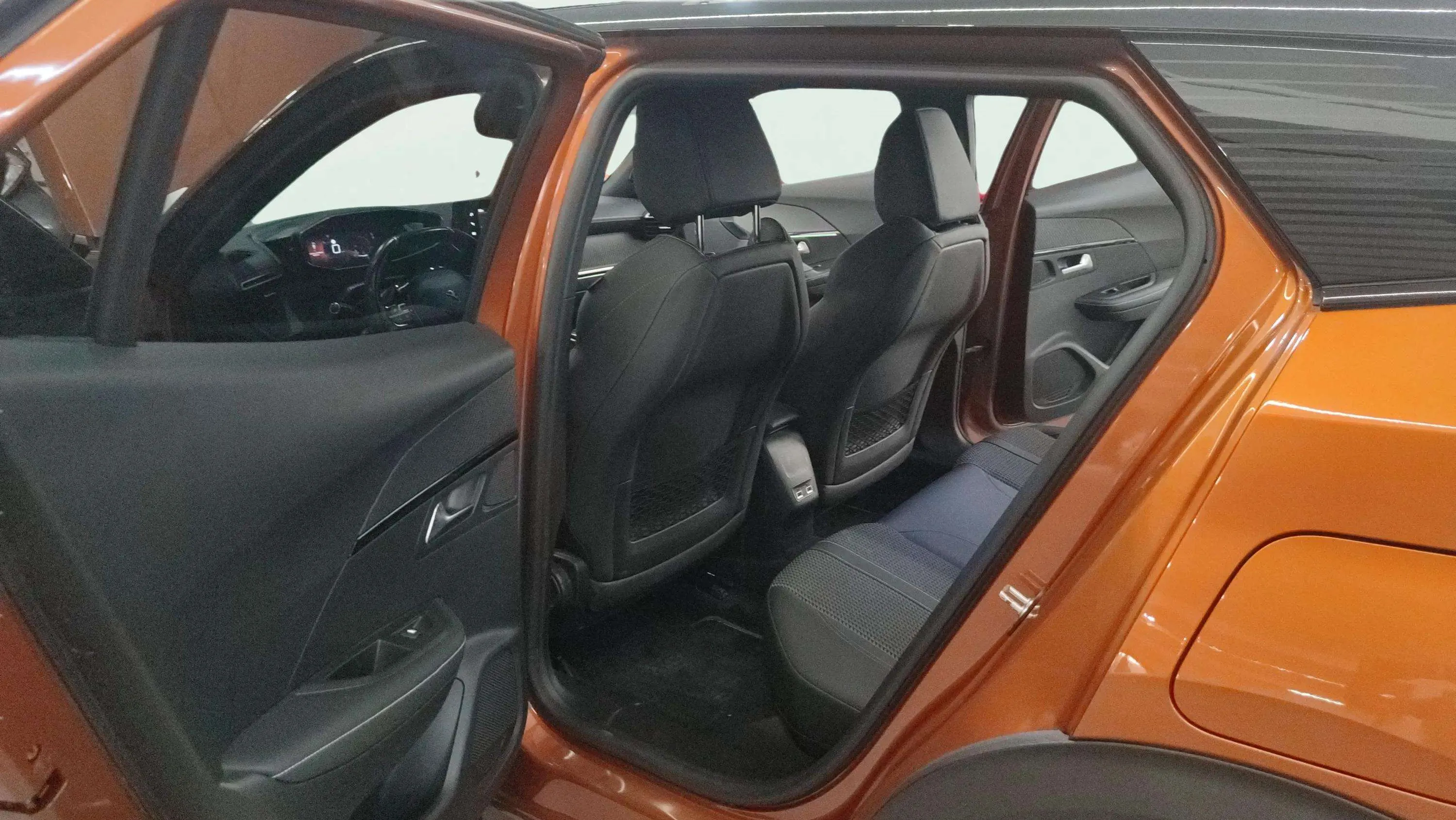Peugeot 2008 GT Line PureTech 130 BVM6 - foto 17