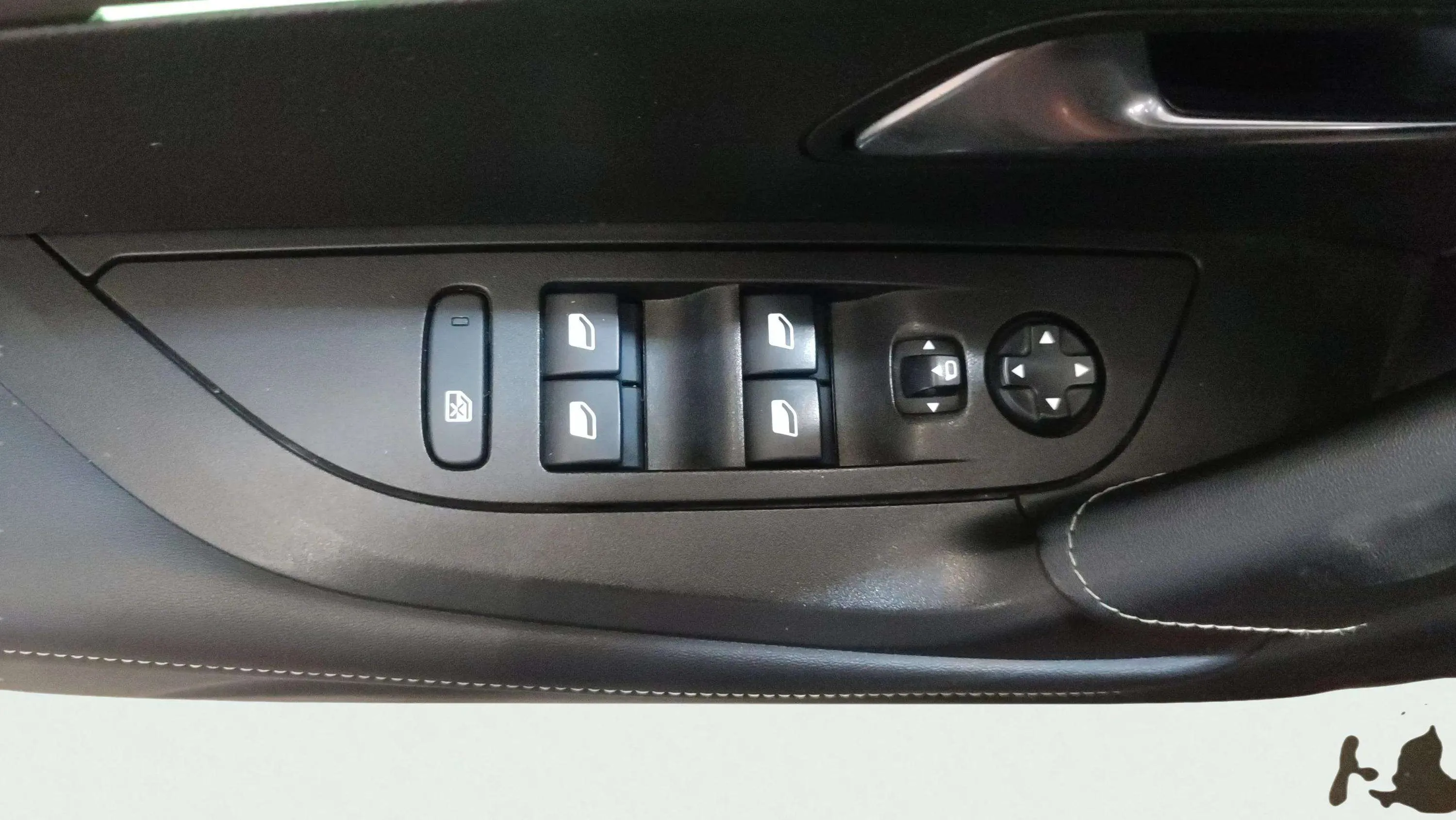 Peugeot 2008 GT Line PureTech 130 BVM6 - foto 6