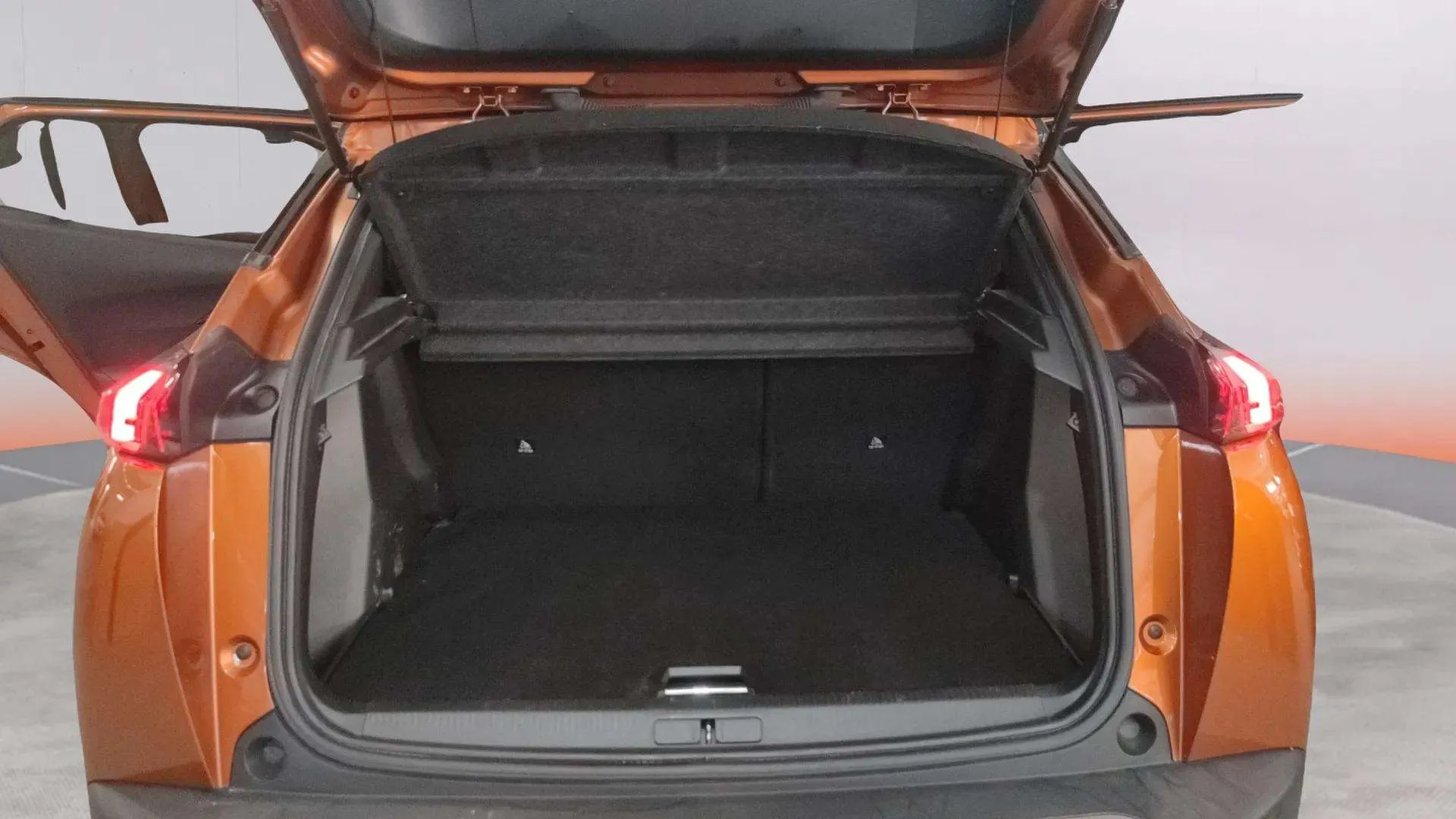 Peugeot 2008 GT Line PureTech 130 BVM6 - foto 14