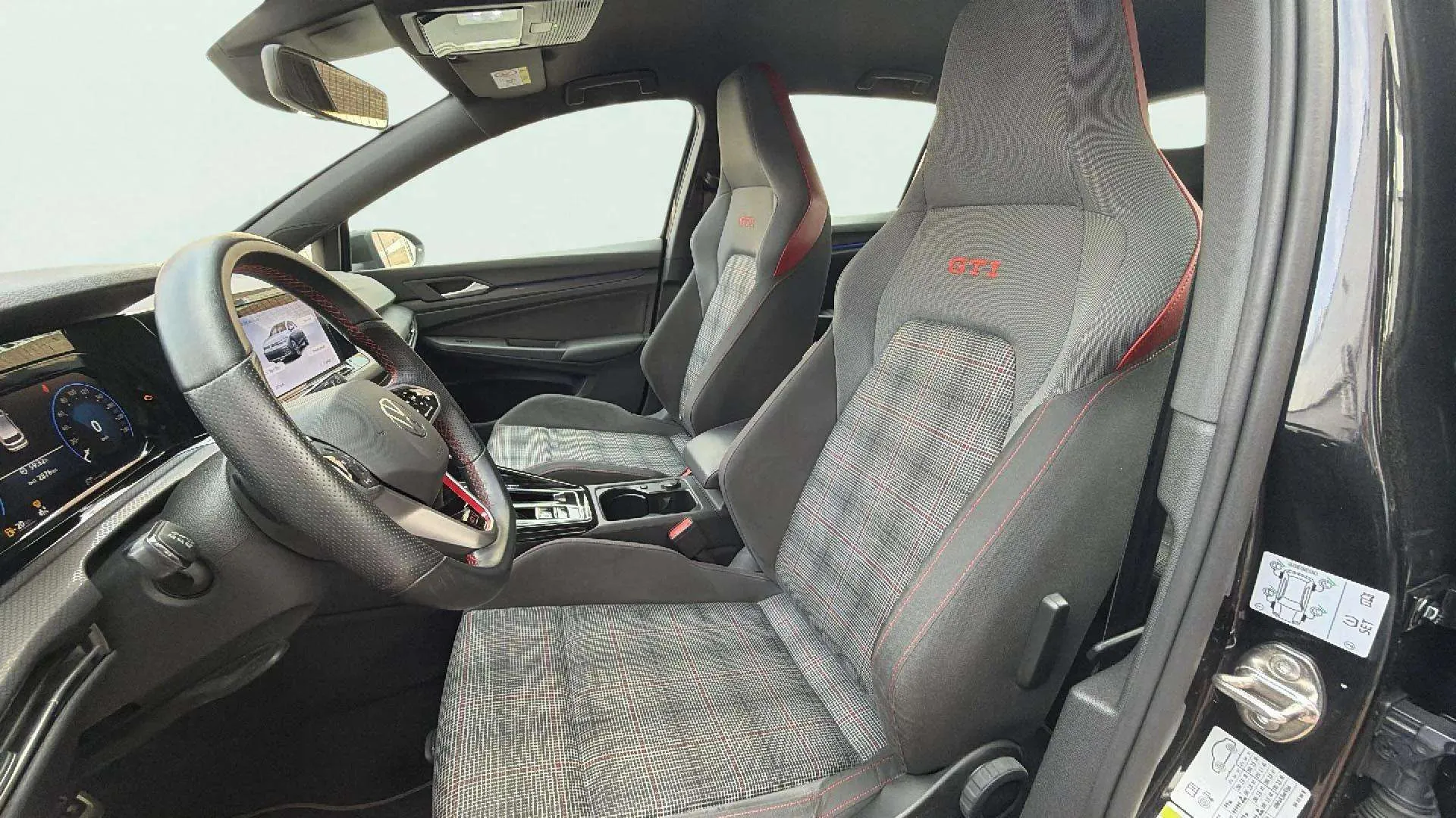Volkswagen Golf GTI 2.0 TSI DSG - foto 27