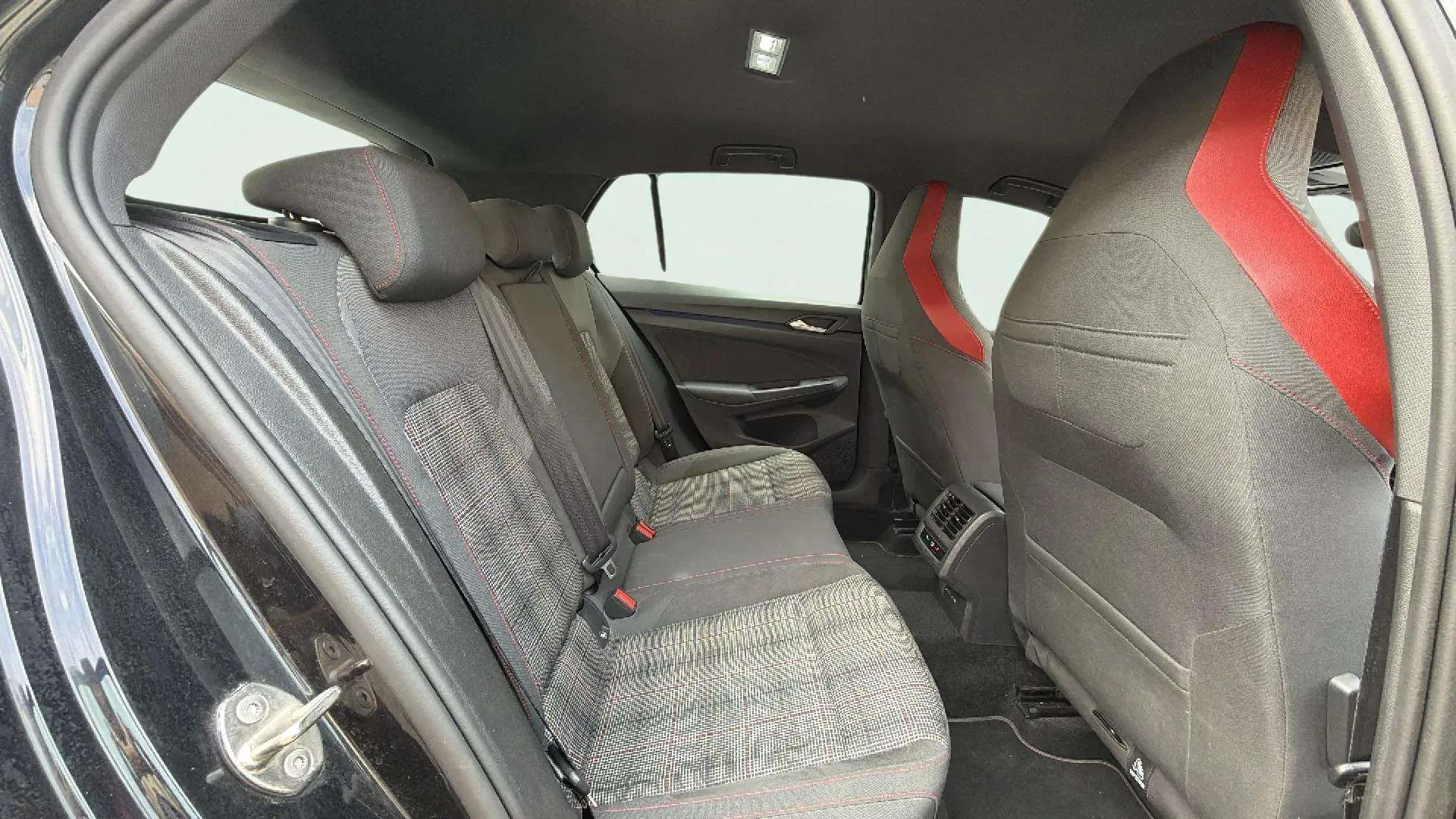Volkswagen Golf GTI 2.0 TSI DSG - foto 25