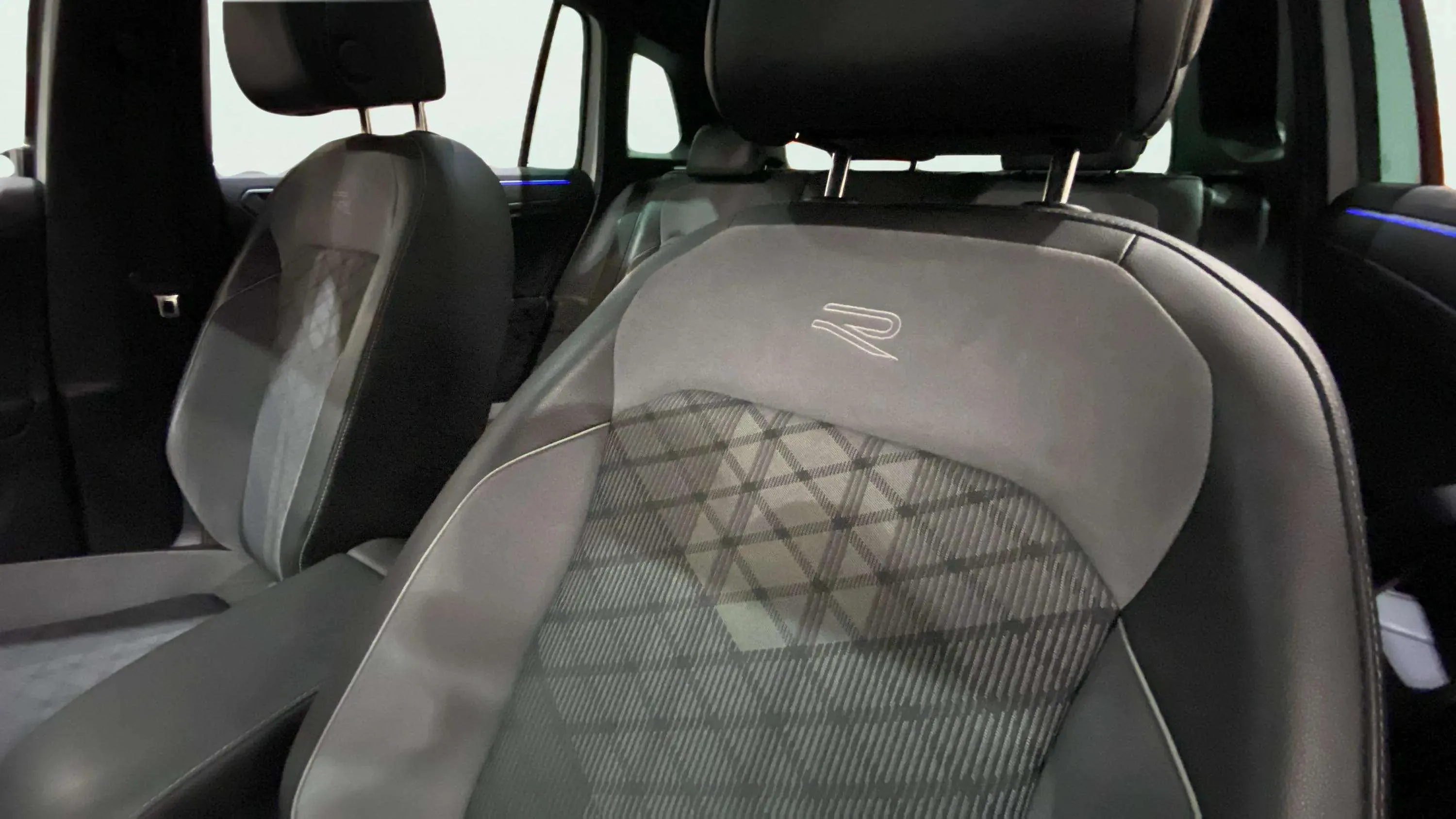 Volkswagen Tiguan R-Line 2.0 TDI DSG - foto 11