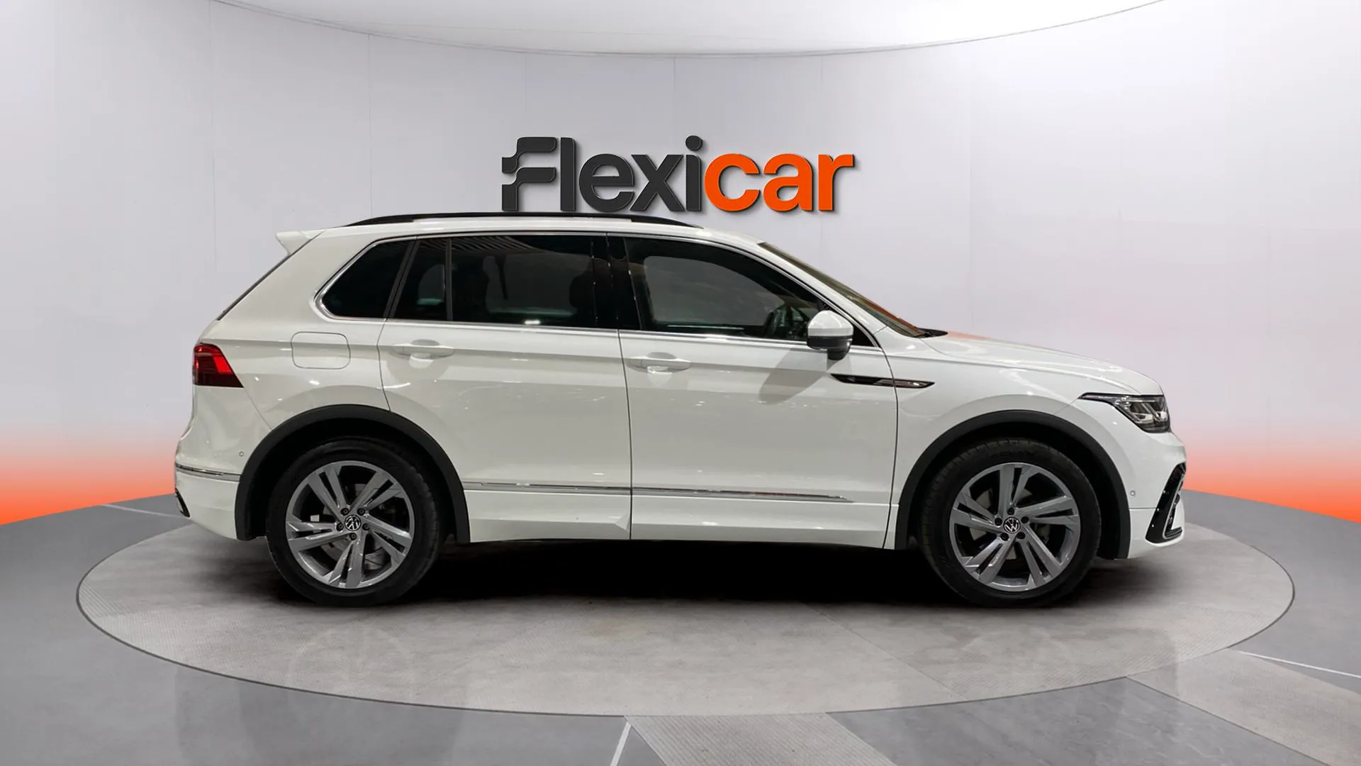 Volkswagen Tiguan R-Line 2.0 TDI DSG - foto 5
