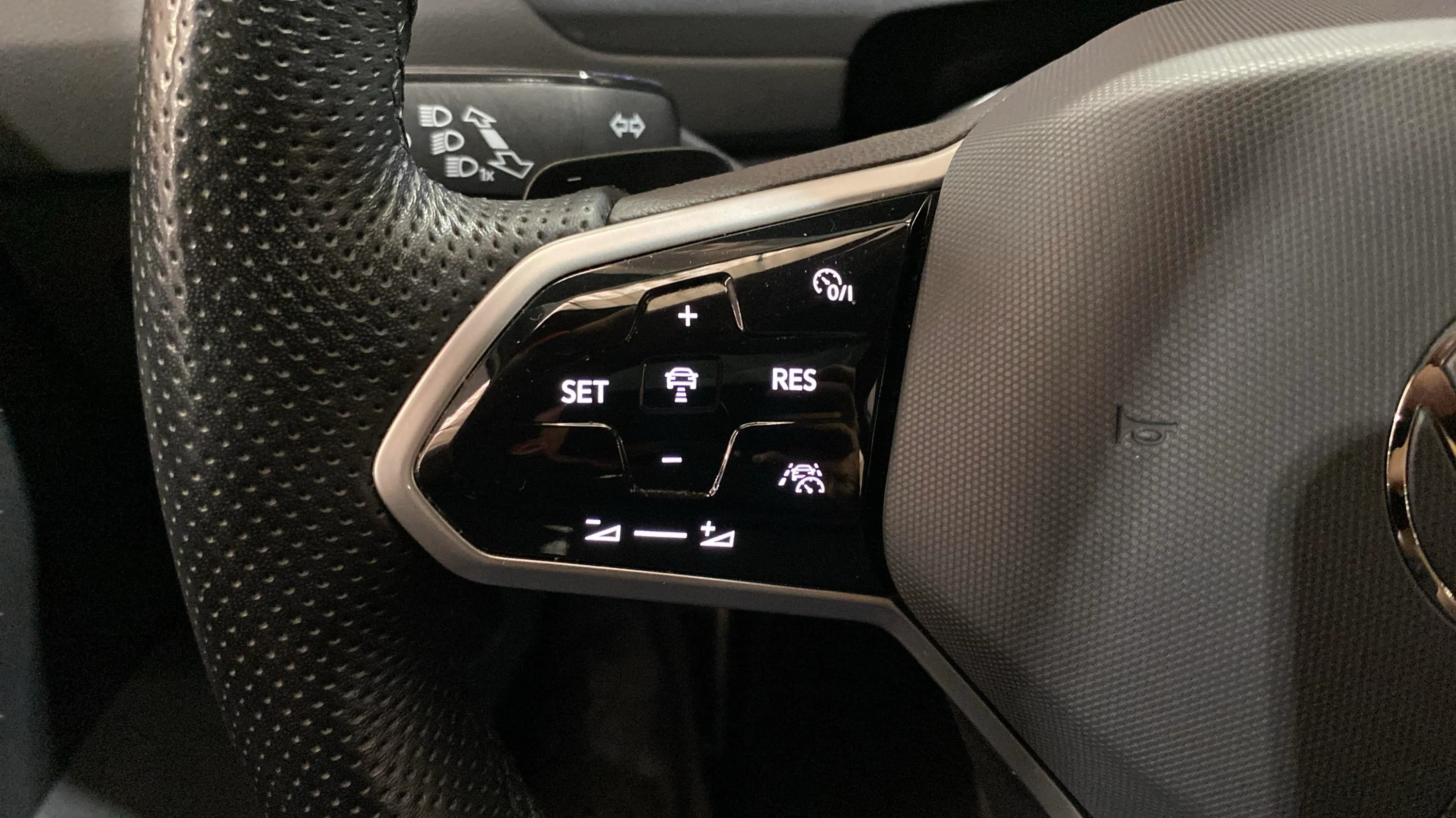 Volkswagen Tiguan R-Line 2.0 TDI DSG - foto 21