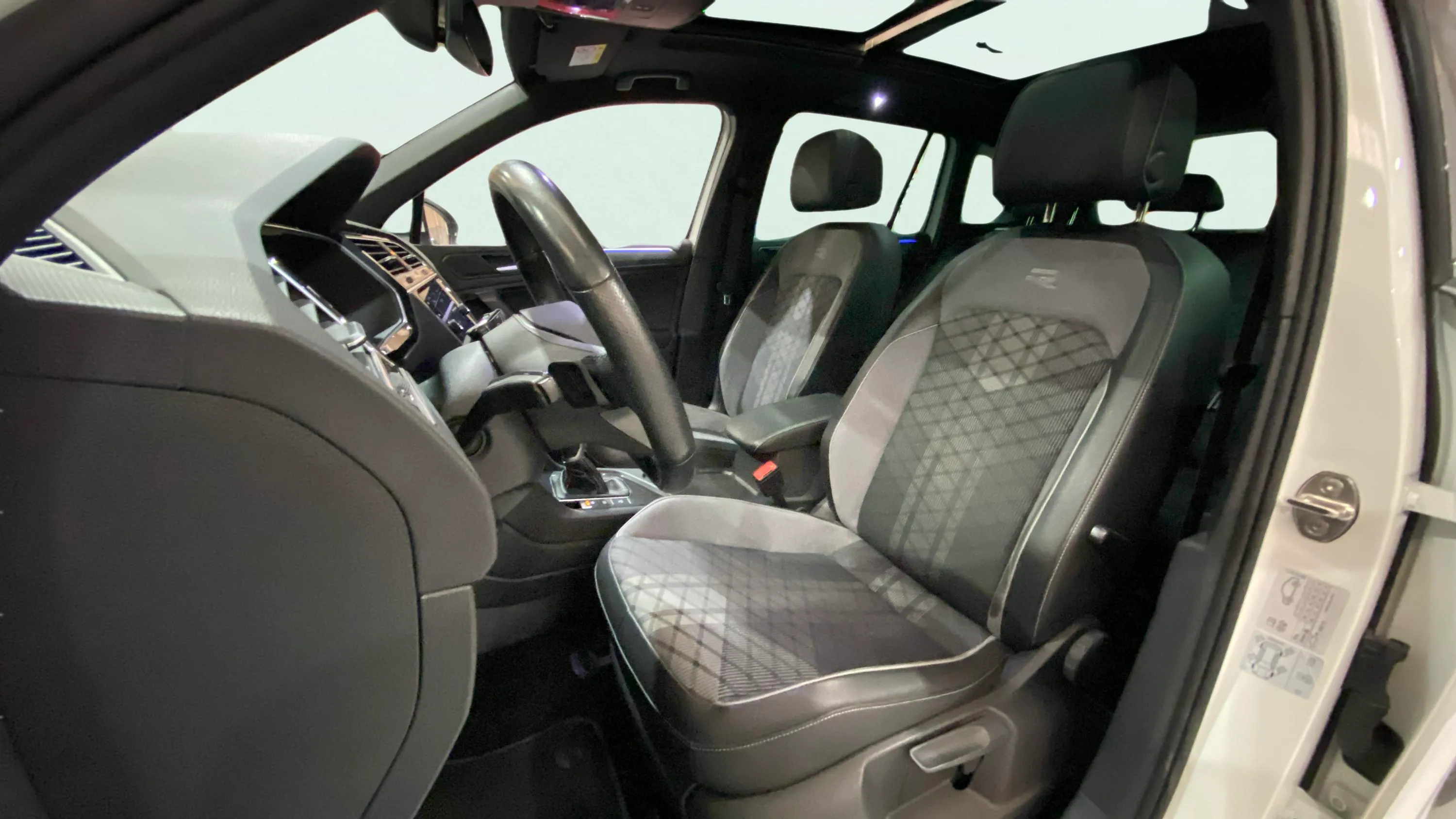Volkswagen Tiguan R-Line 2.0 TDI DSG - foto 10