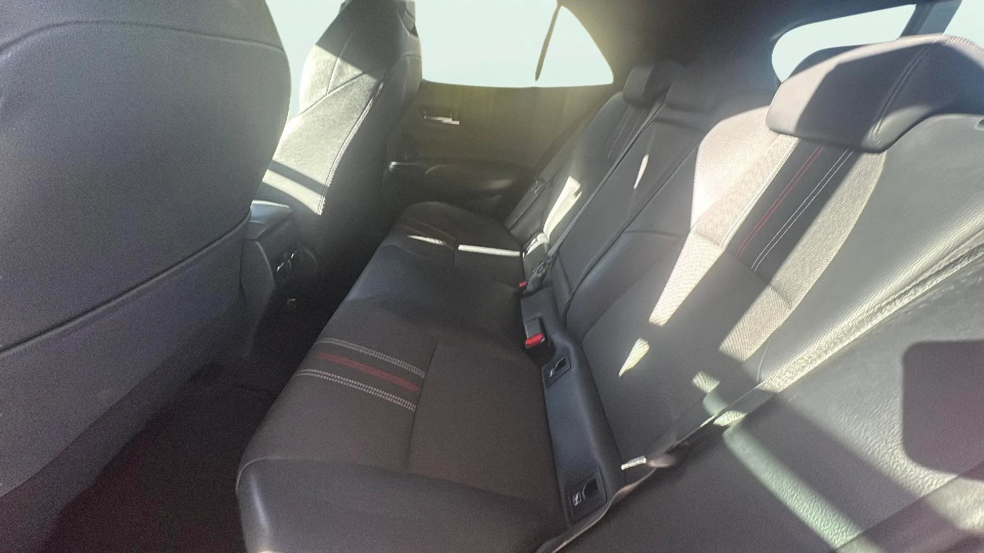 Toyota Corolla 2.0 180H GR-Sport E-CVT - foto 26