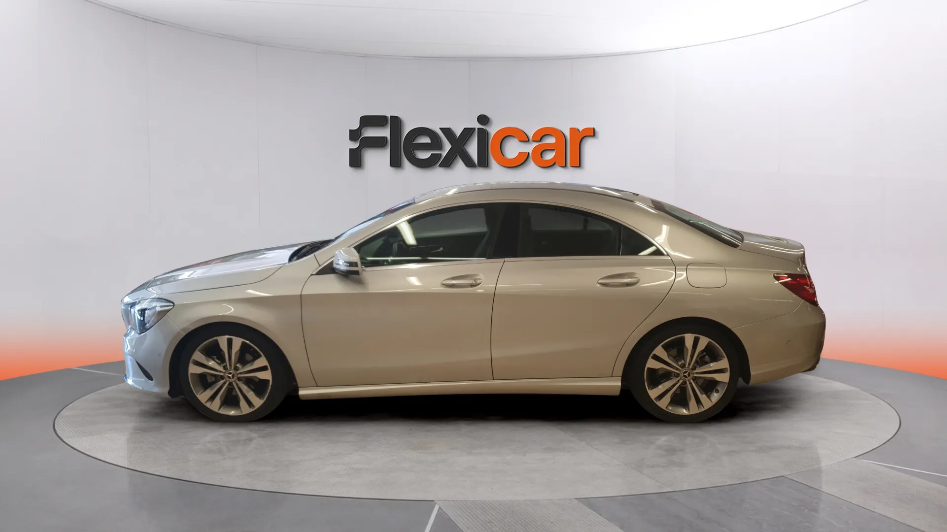 Mercedes-Benz CLA 200 - foto 5