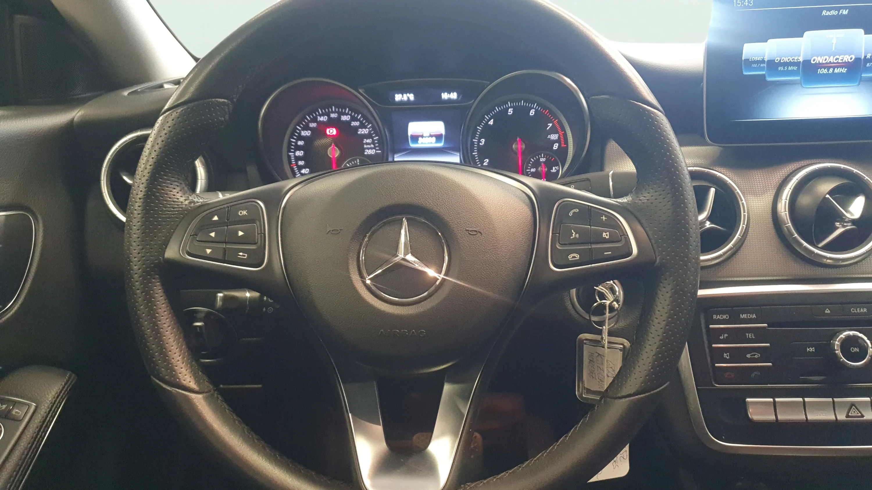 Mercedes-Benz CLA 200 - foto 8