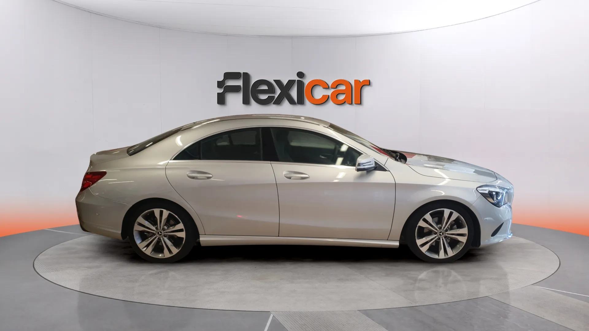 Mercedes-Benz CLA 200 - foto 4