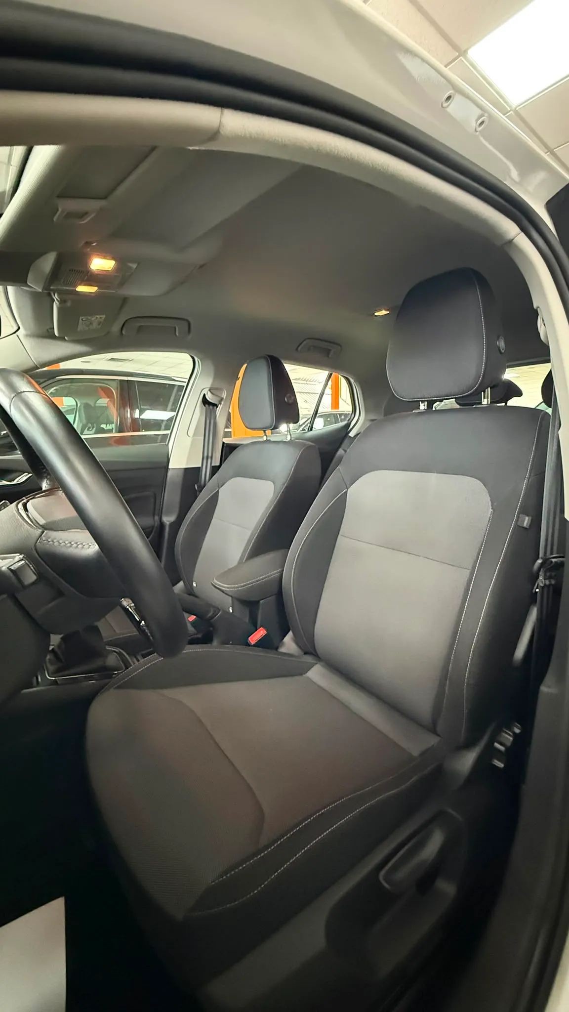 Škoda Fabia 1.0 TSI Ambition - foto 9