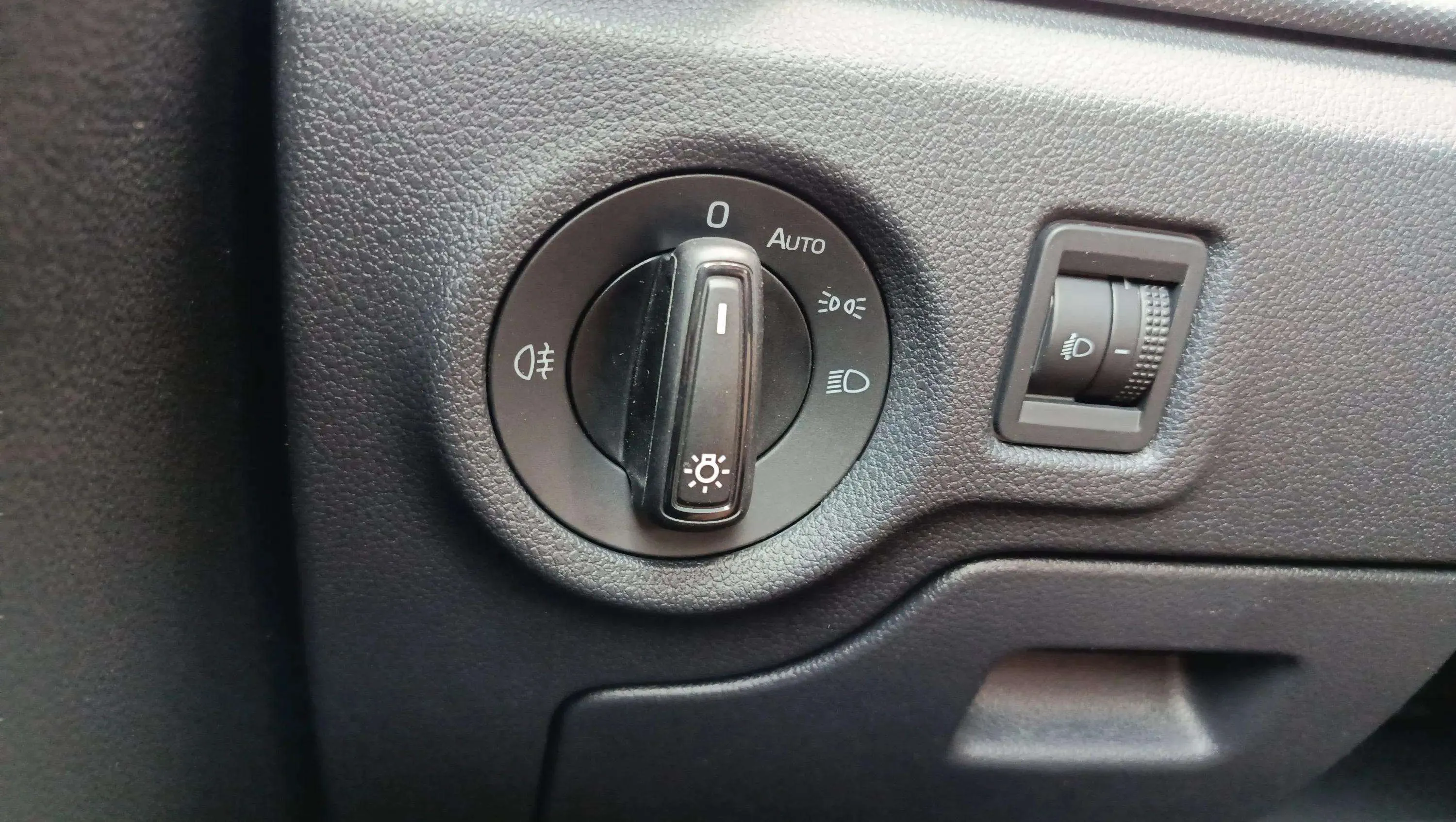 Škoda Fabia 1.0 TSI Ambition - foto 17