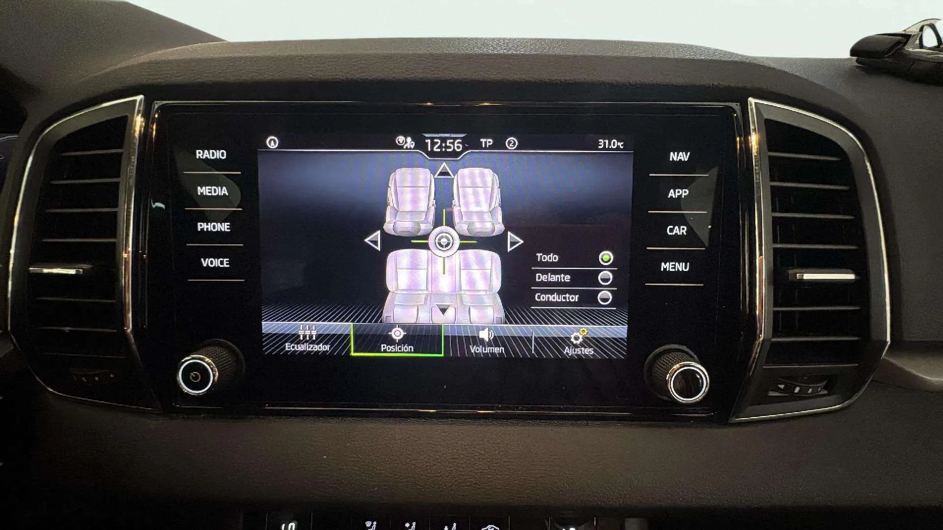 Škoda Karoq 1.5 TSI ACT Ambition - foto 23