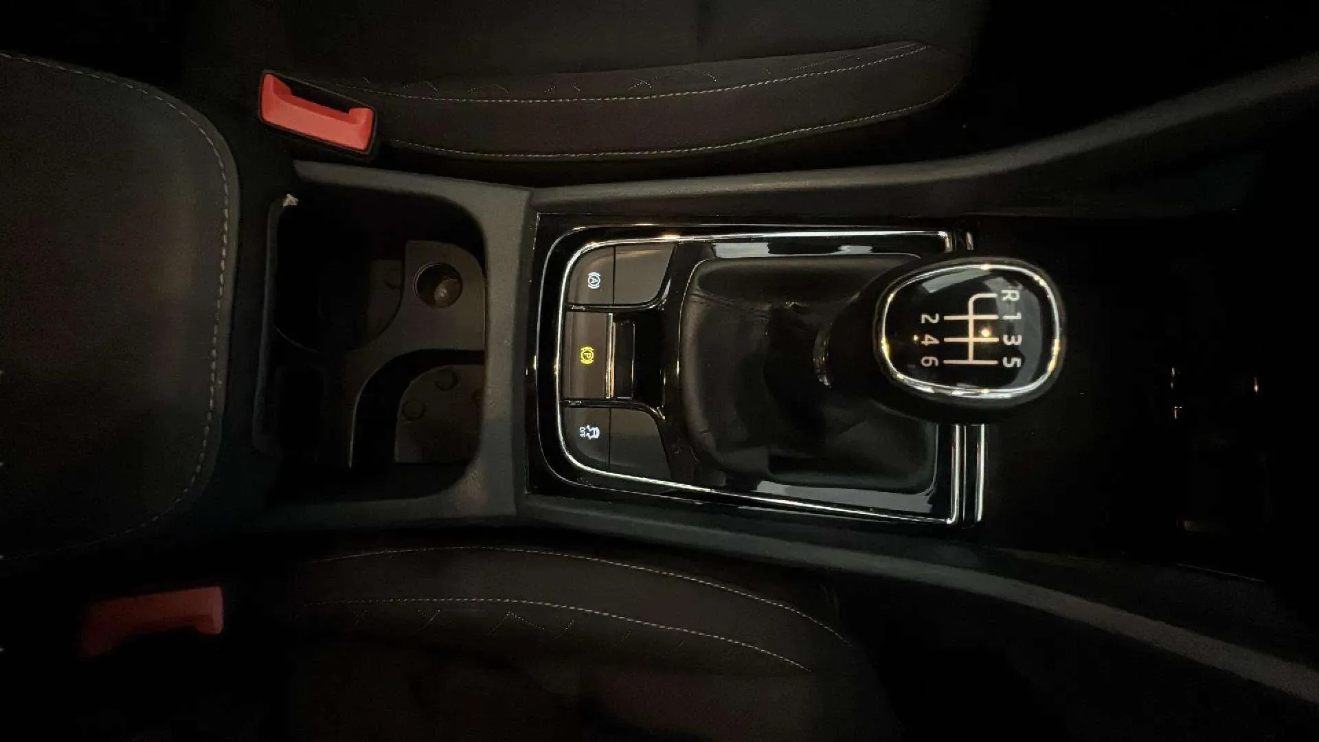 Škoda Karoq 1.5 TSI ACT Ambition - foto 19