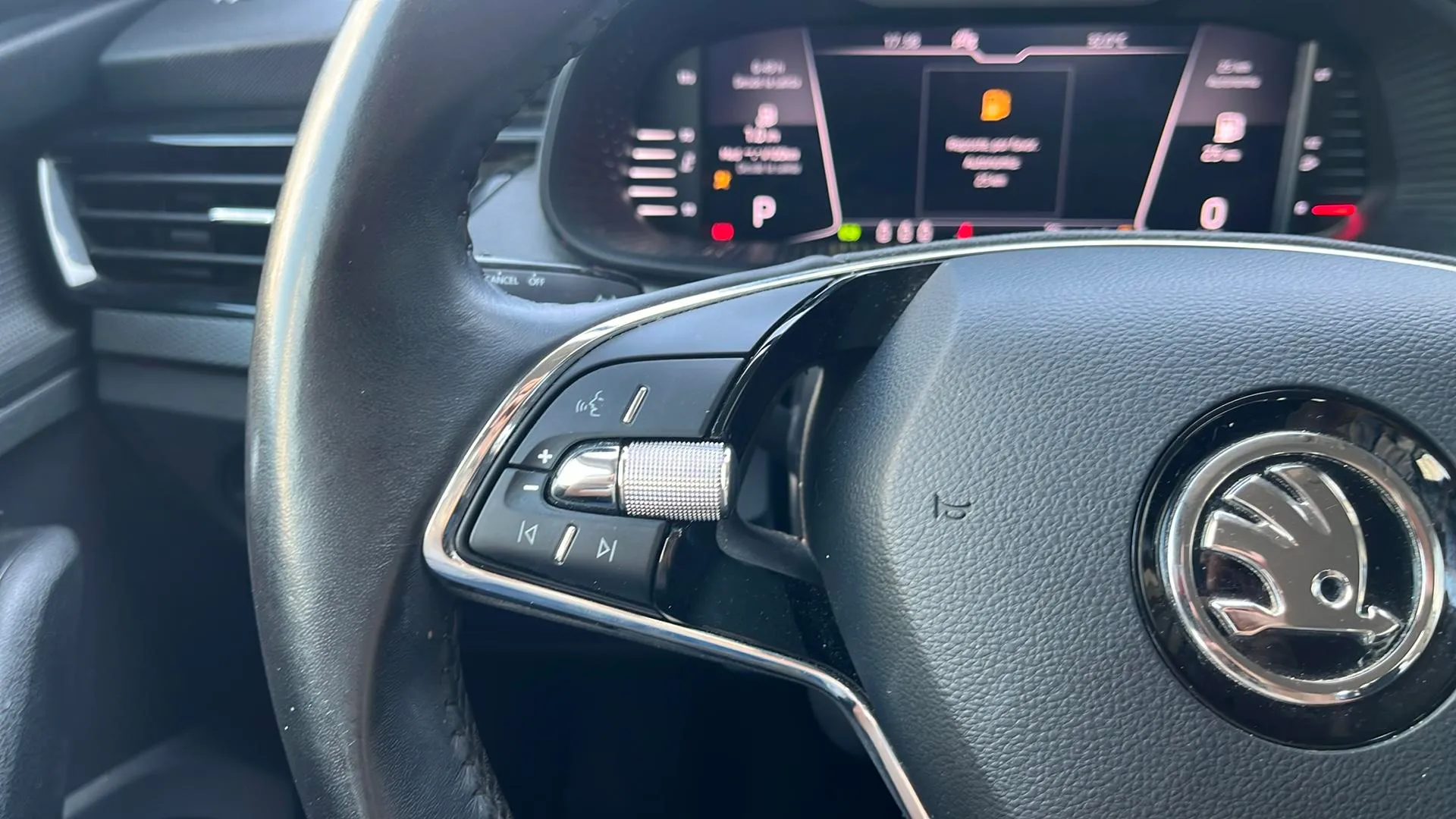 Škoda Kamiq 1.0 TSI DSG Ambition - foto 12