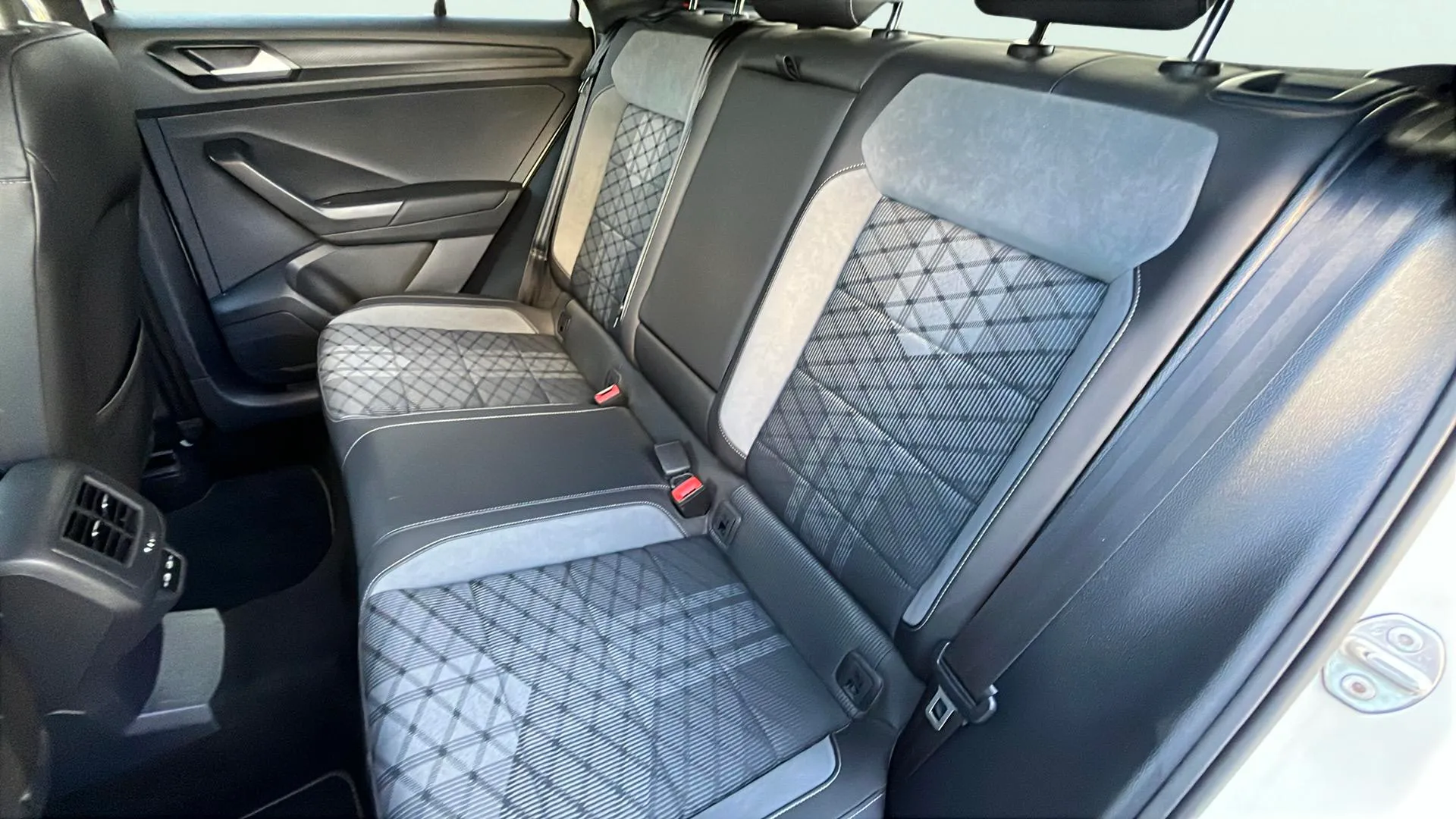 Volkswagen T-Roc Advance R-Line 1.5 TSI DSG - foto 22