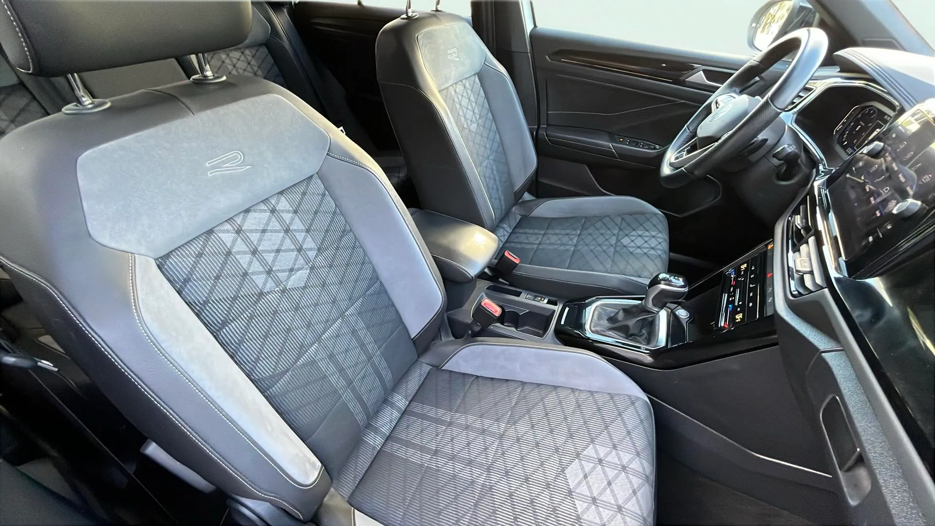 Volkswagen T-Roc Advance R-Line 1.5 TSI DSG - foto 21