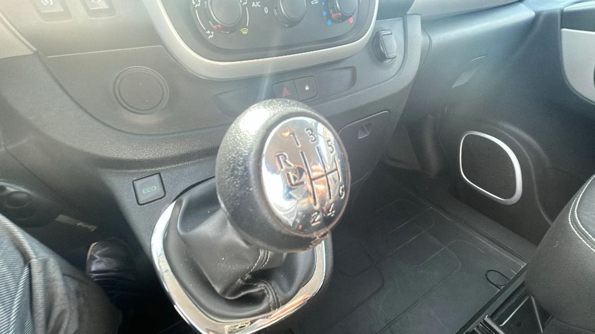 Renault Trafic SL LIM. ADV. Lar En. dCi -18 - foto 15