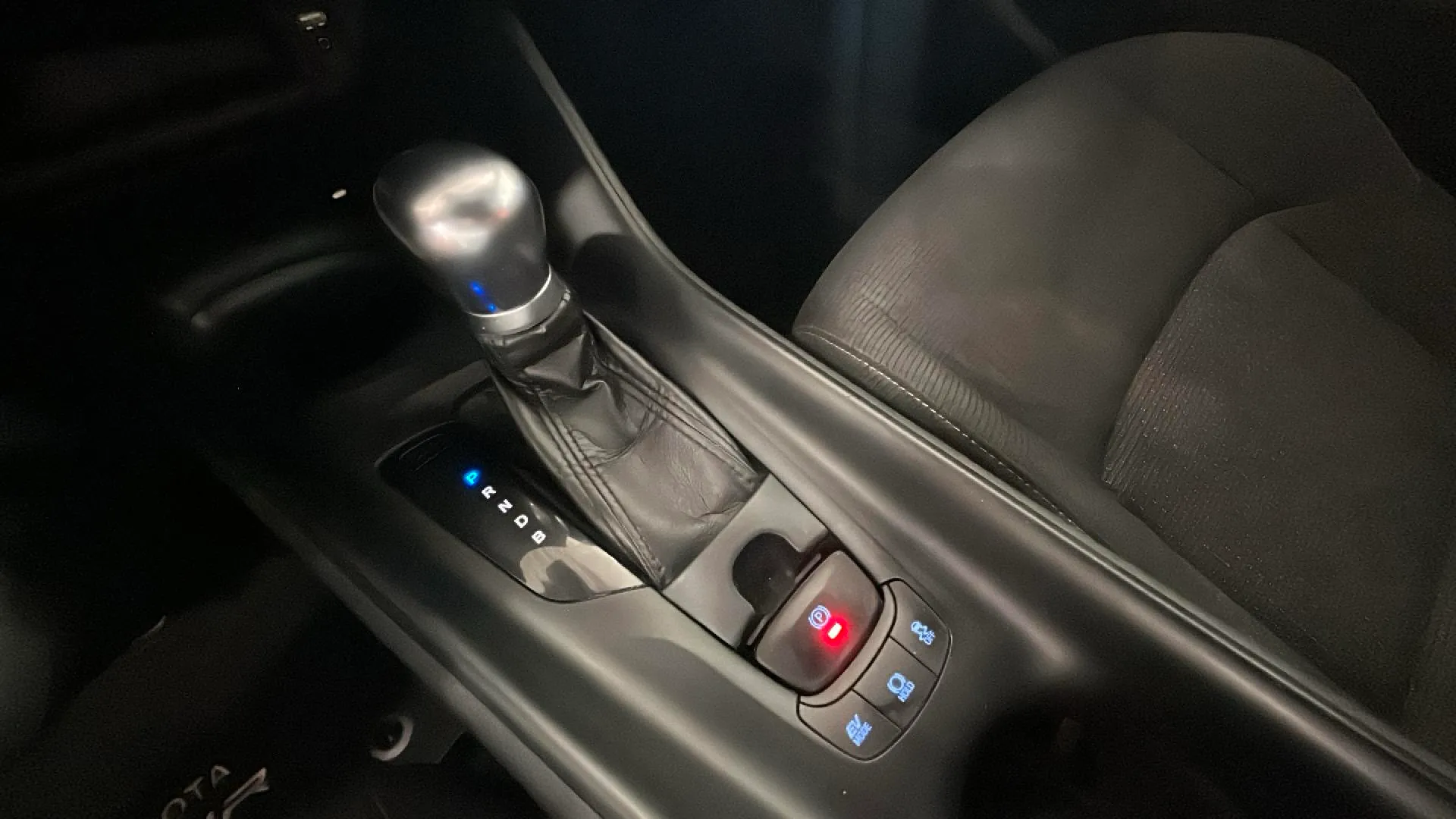 Toyota C-HR 1.8 125H Advance - foto 16