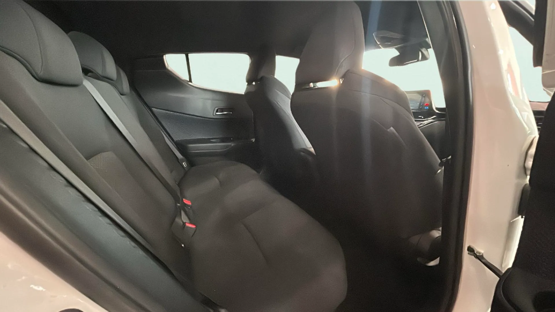 Toyota C-HR 1.8 125H Advance - foto 21