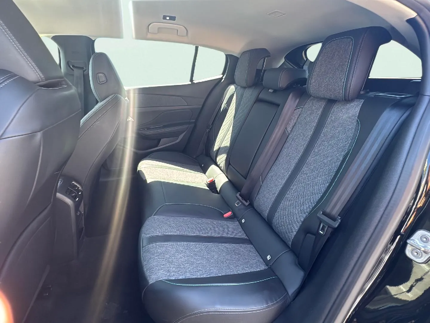 Peugeot 408 Allure Hybrid eDCS6 - foto 14