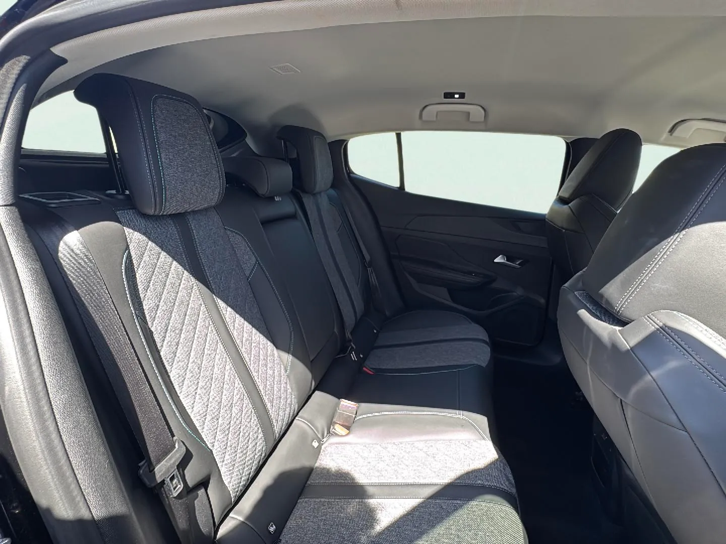 Peugeot 408 Allure Hybrid eDCS6 - foto 25