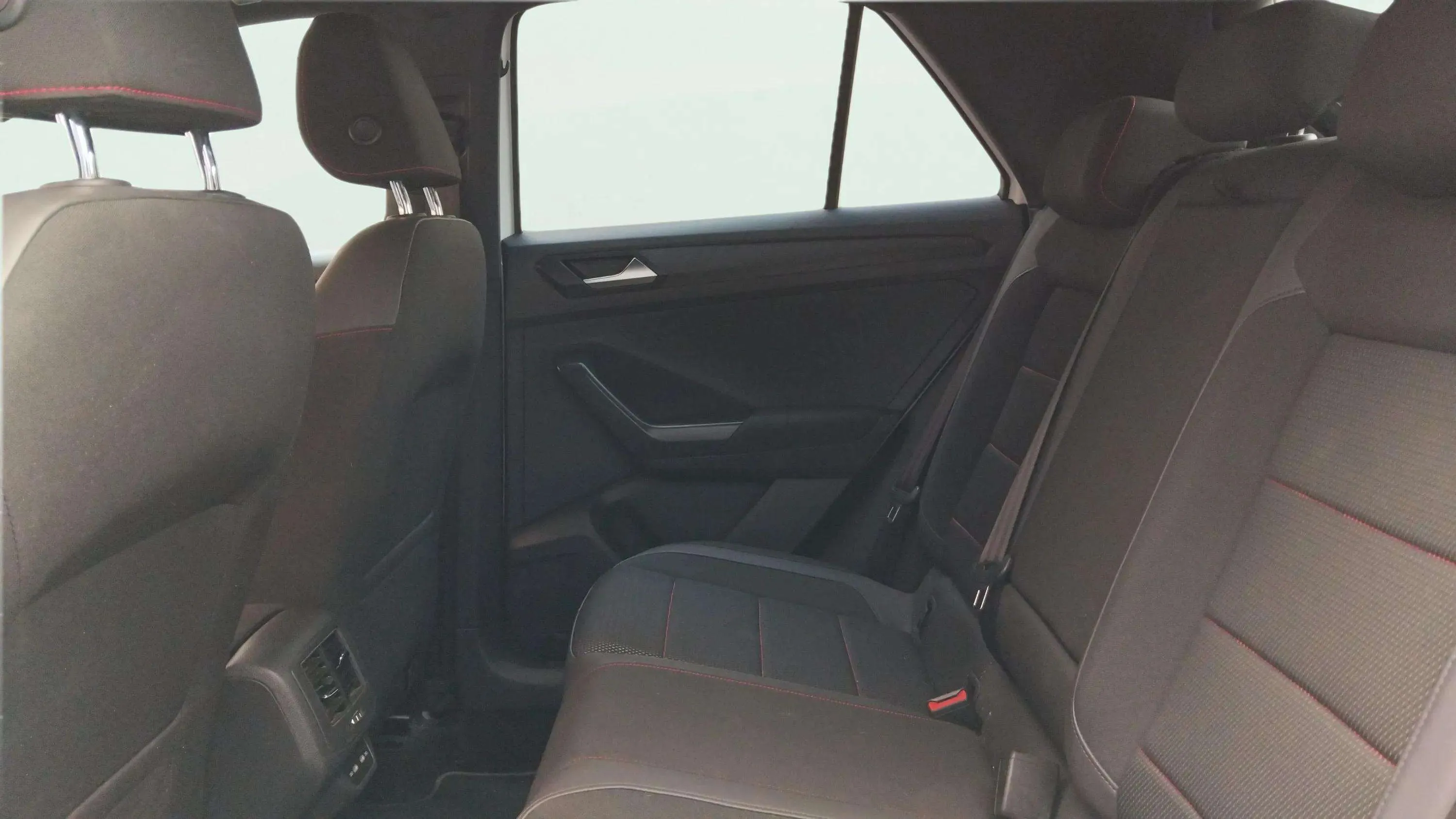 Volkswagen T-Roc Sport 1.5 TSI DSG - foto 8