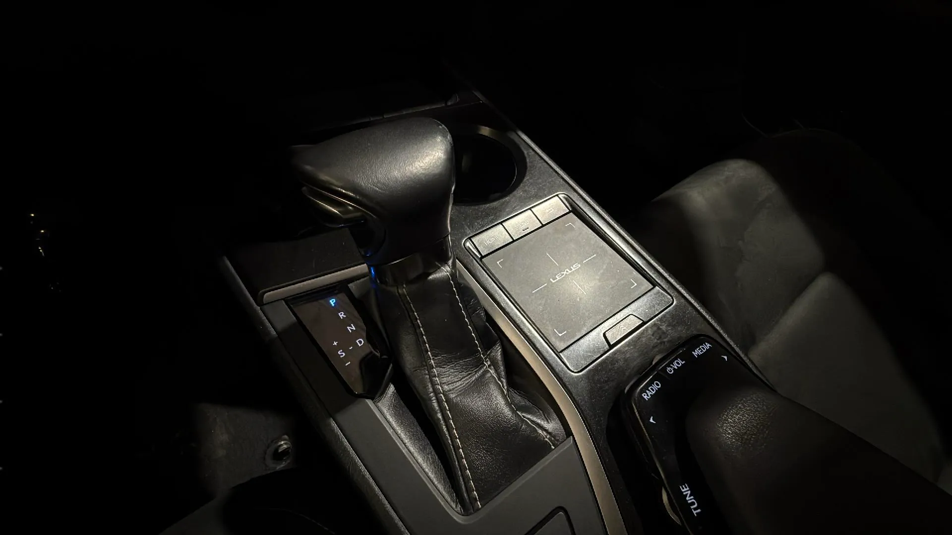 Lexus UX 2.0 250h Business - foto 18