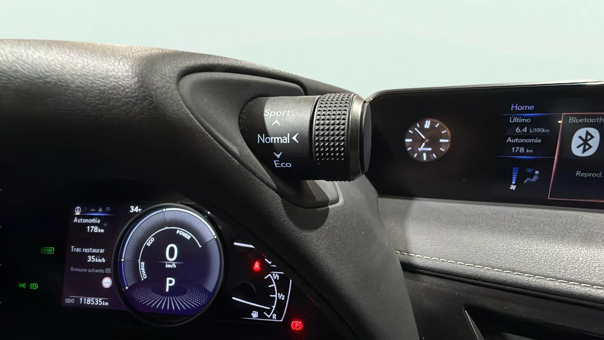 Lexus UX 2.0 250h Business - foto 22