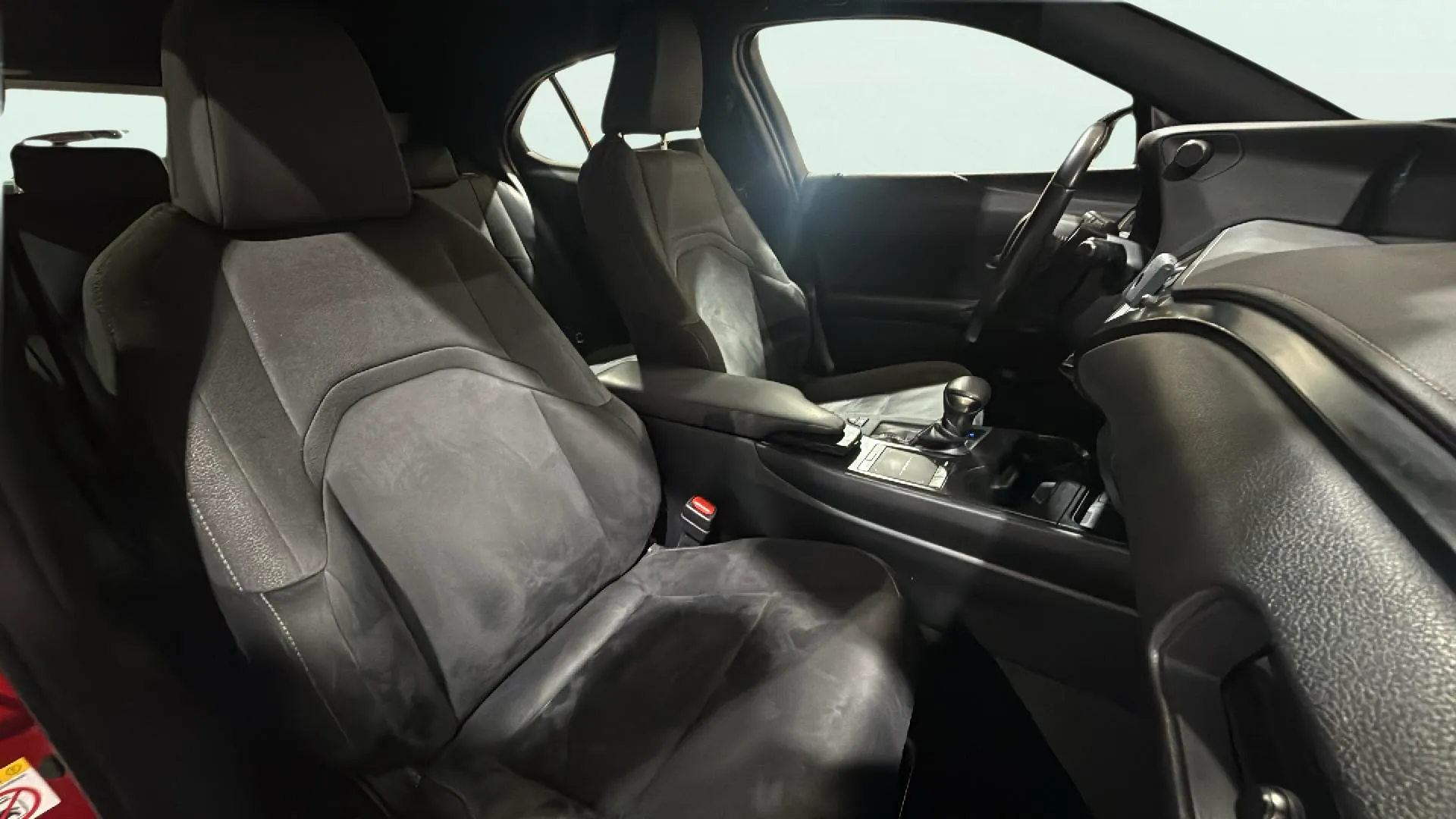 Lexus UX 2.0 250h Business - foto 13