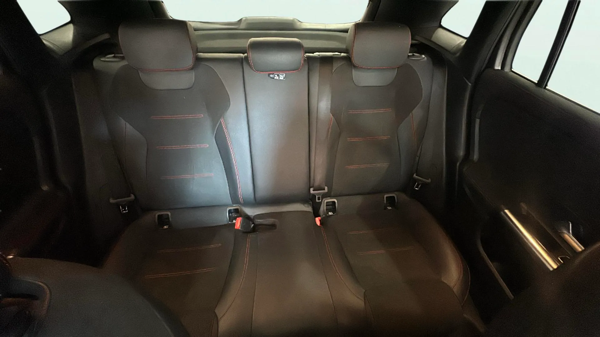 Mercedes-Benz GLA 200 D - foto 14